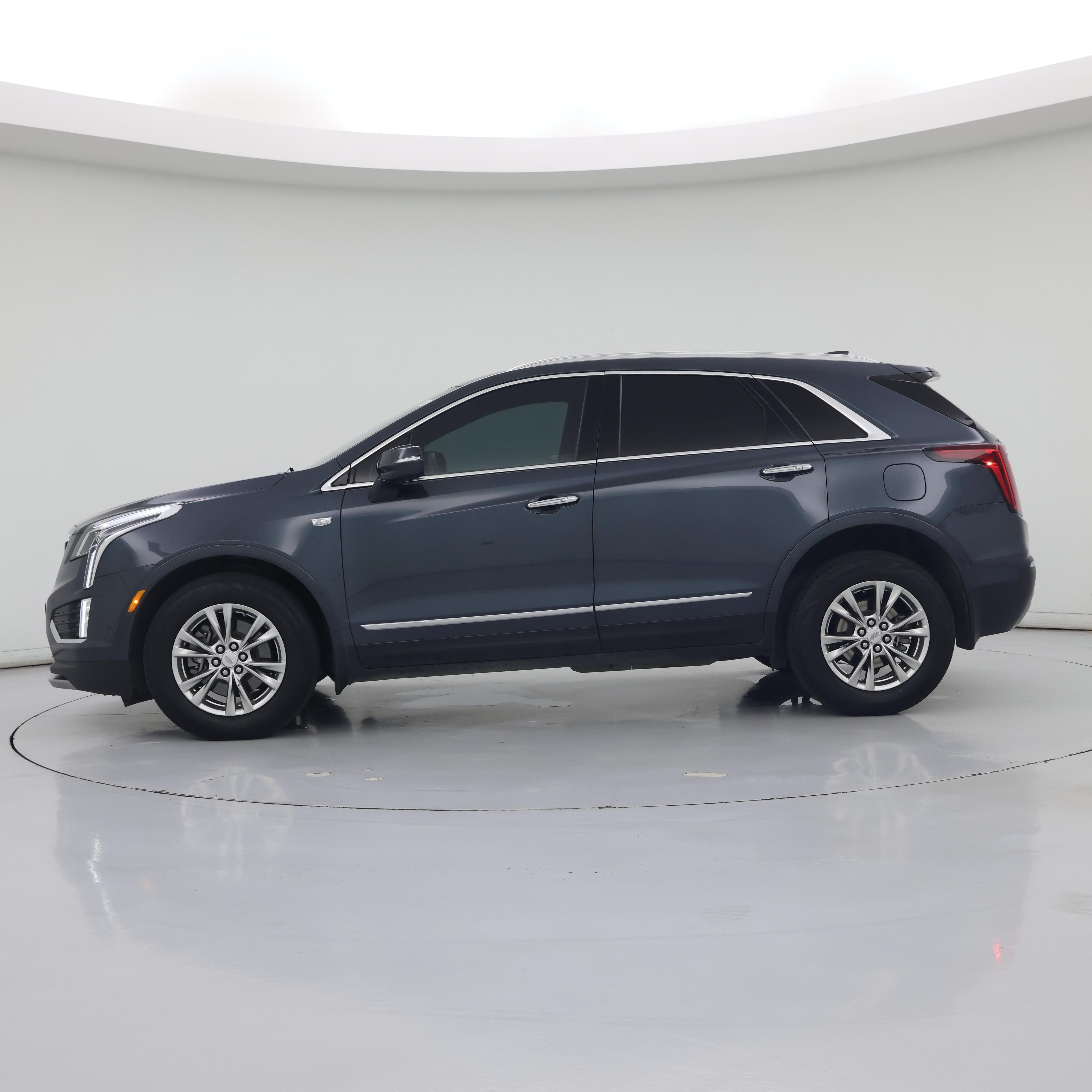 Thumbnail: 2020 Cadillac XT5 - 3