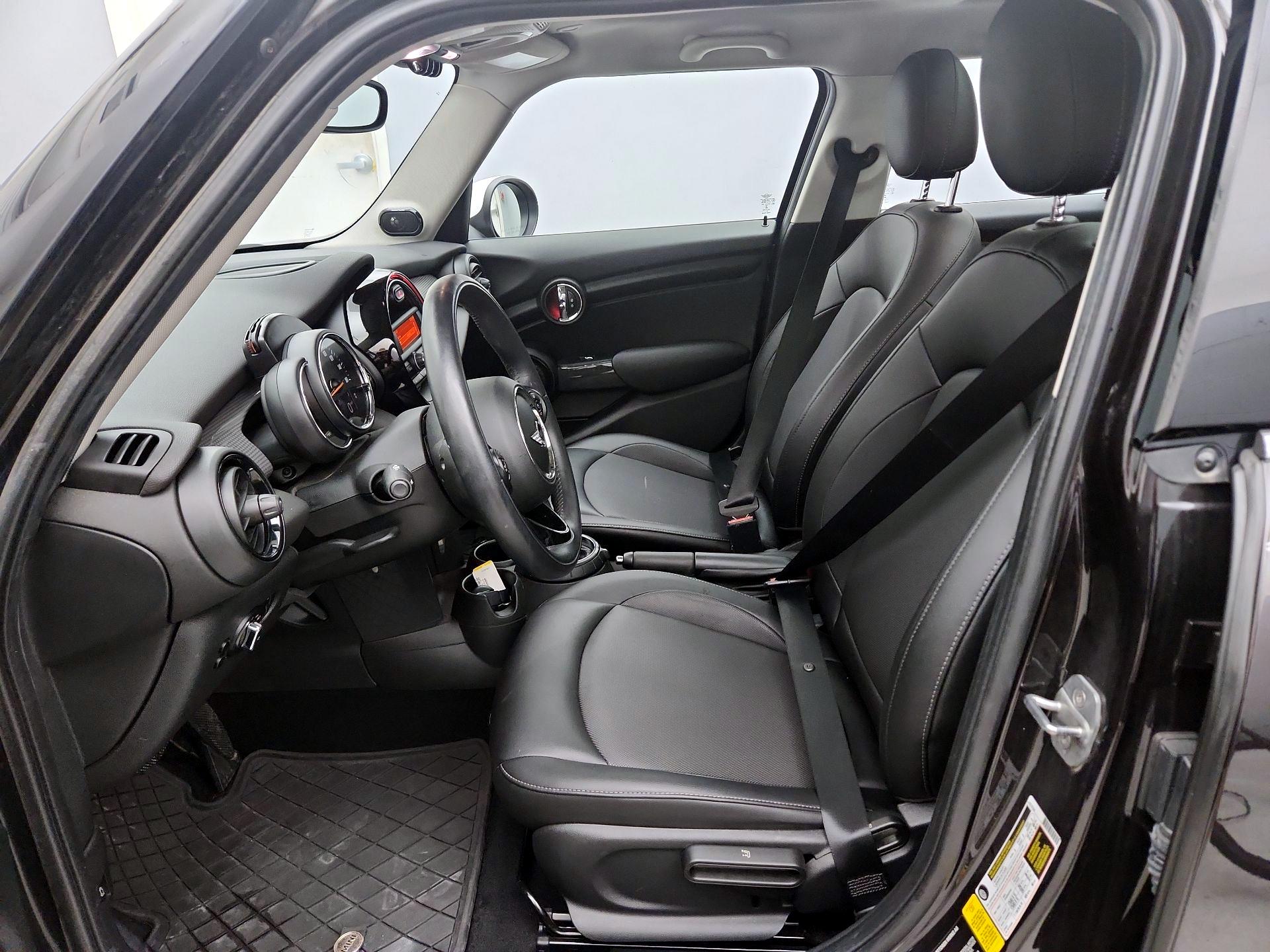 Thumbnail: 2016 MINI Cooper Hardtop - 11