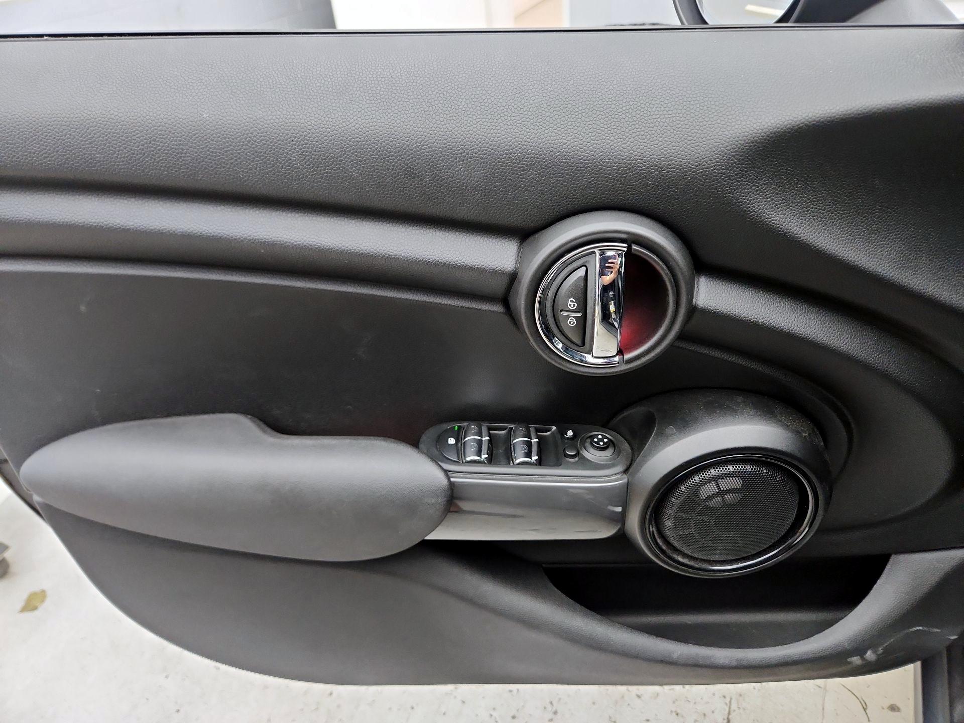 Thumbnail: 2016 MINI Cooper Hardtop - 12