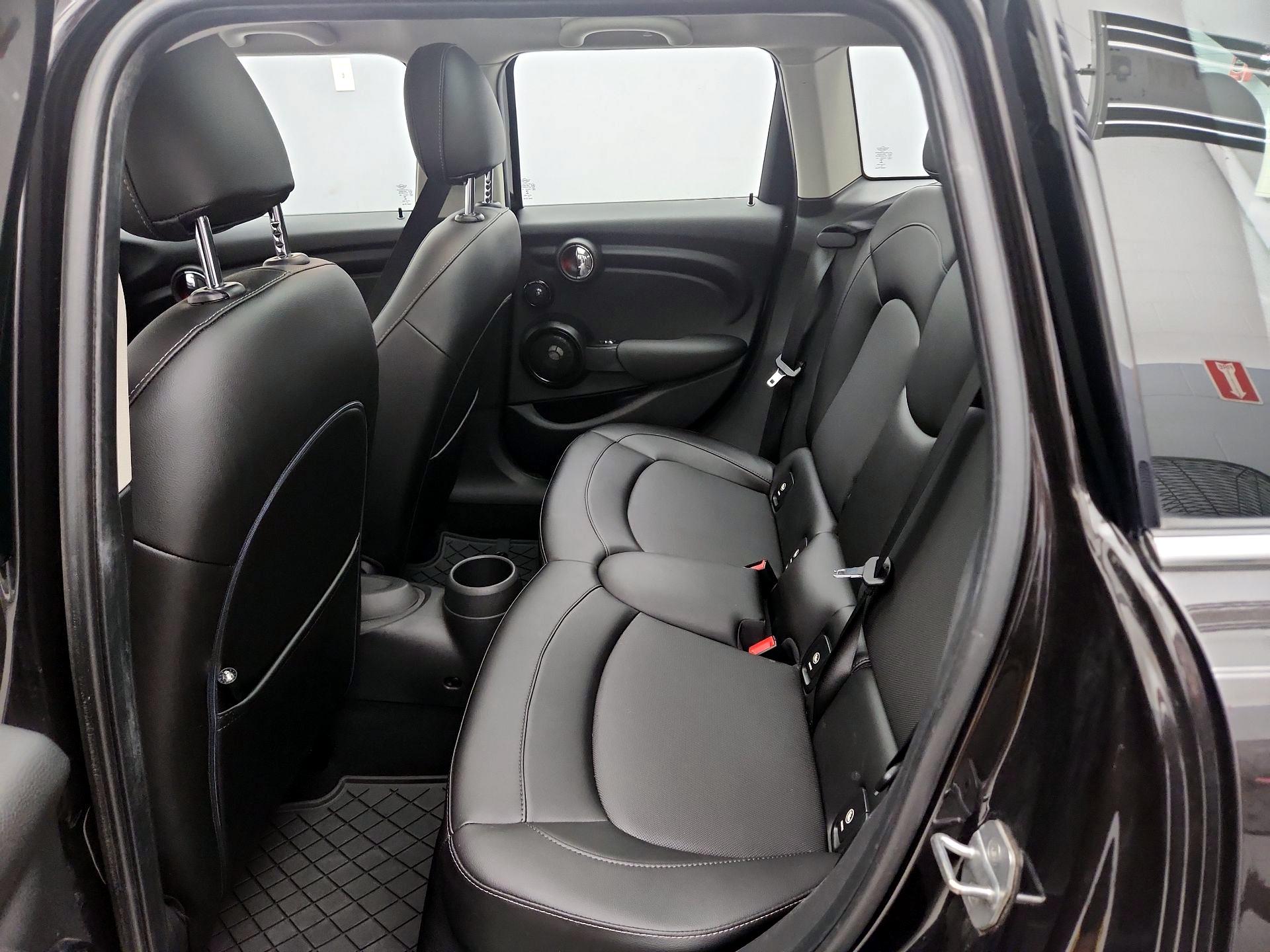 Thumbnail: 2016 MINI Cooper Hardtop - 17