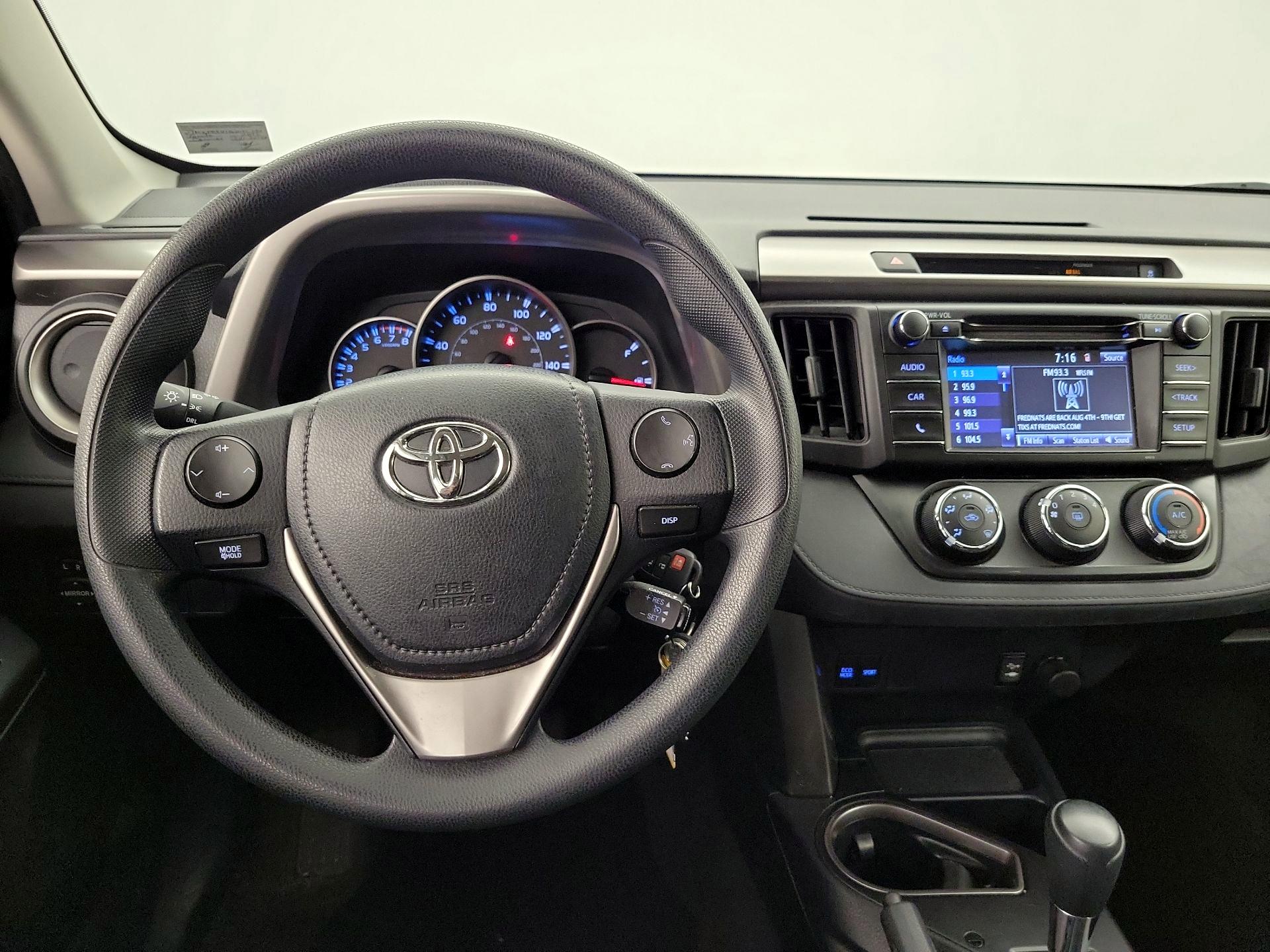 Thumbnail: 2016 Toyota RAV4 - 10