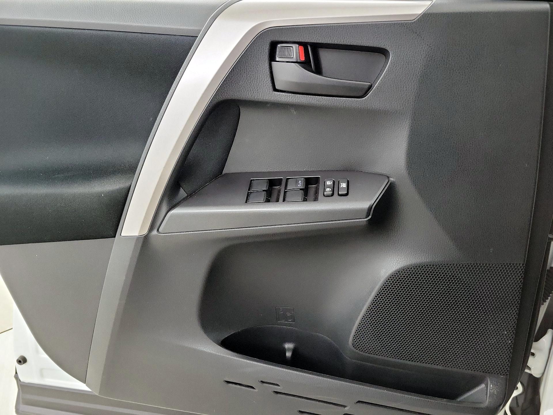 Thumbnail: 2016 Toyota RAV4 - 12