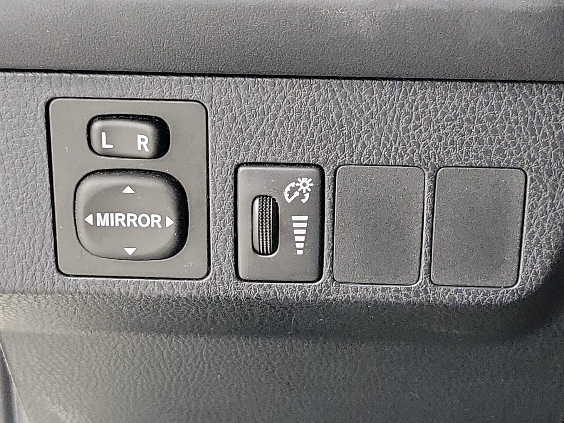 Thumbnail: 2016 Toyota RAV4 - 13