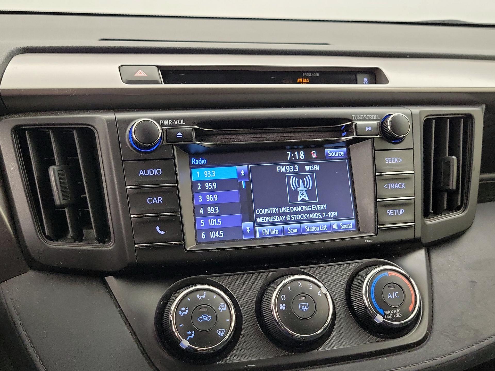 Thumbnail: 2016 Toyota RAV4 - 15