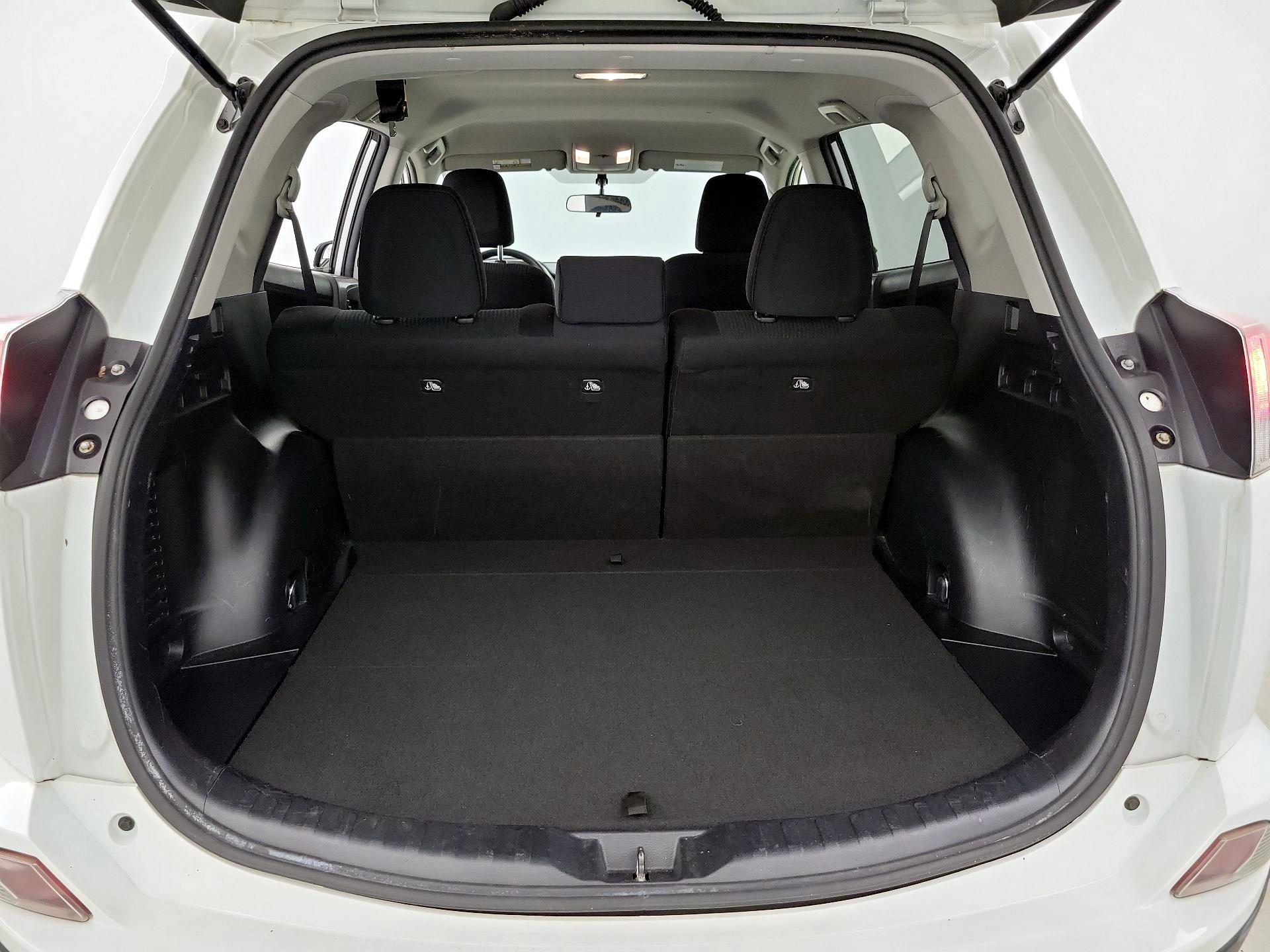 Thumbnail: 2016 Toyota RAV4 - 20