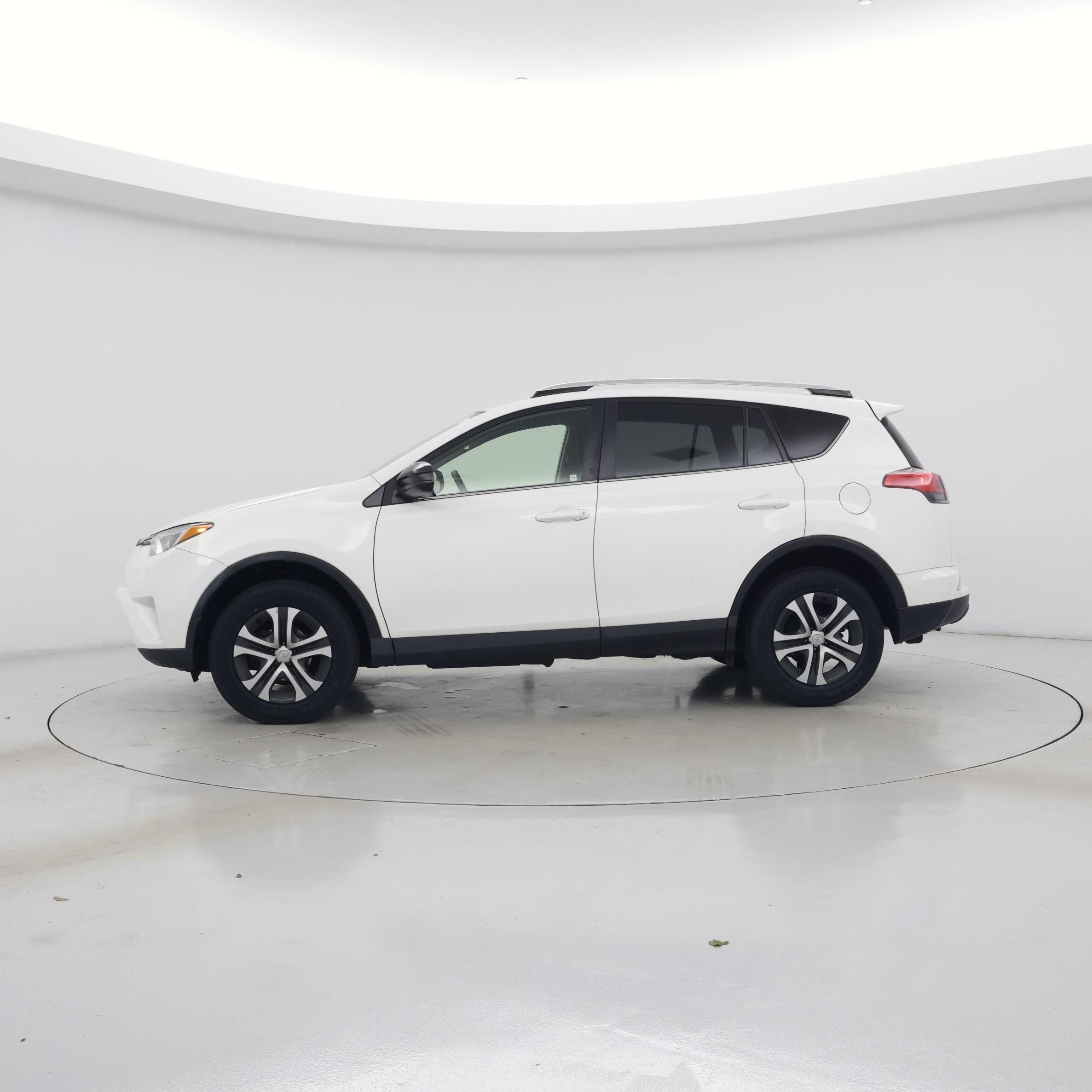 Thumbnail: 2016 Toyota RAV4 - 3