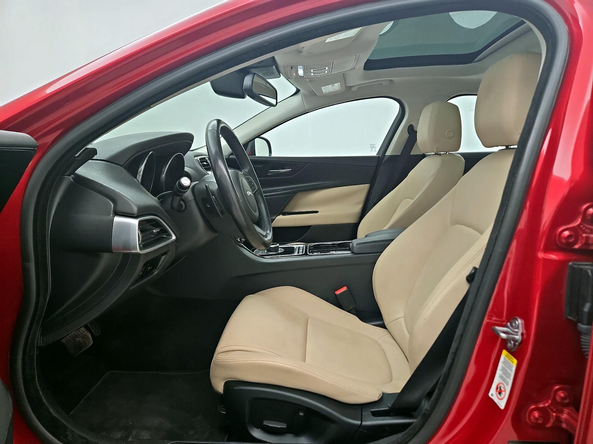 Thumbnail: 2017 Jaguar XE - 11