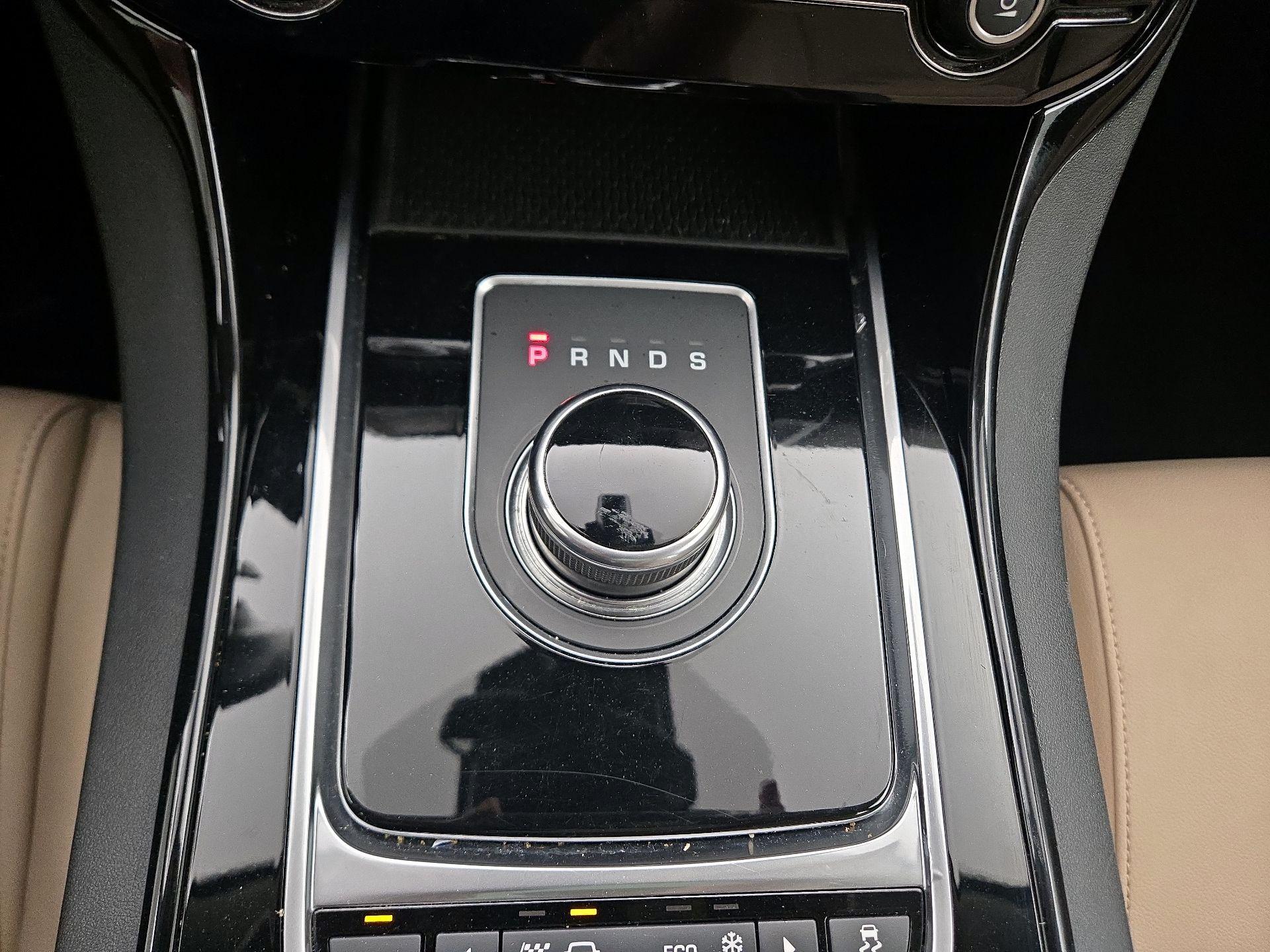 Thumbnail: 2017 Jaguar XE - 18