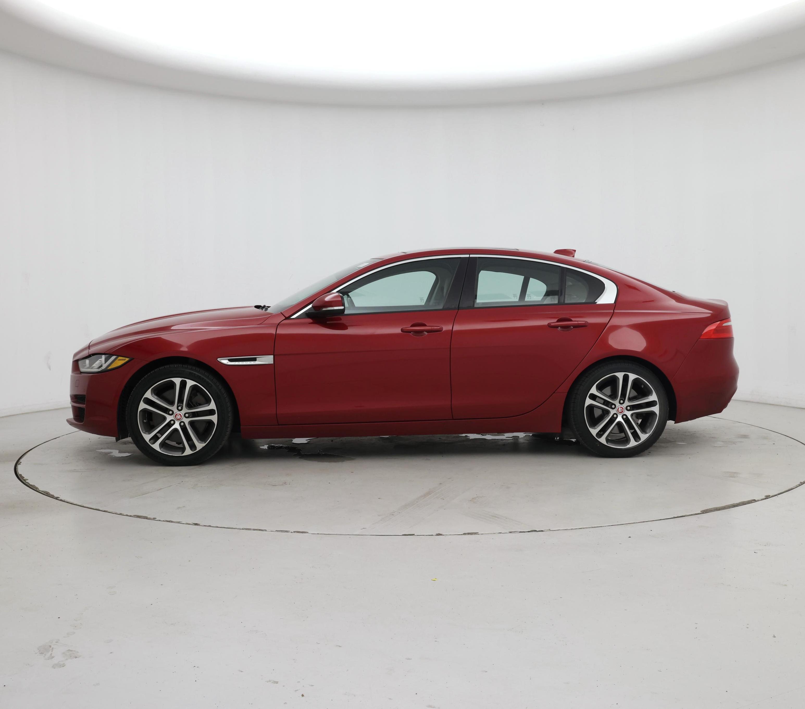 Thumbnail: 2017 Jaguar XE - 3