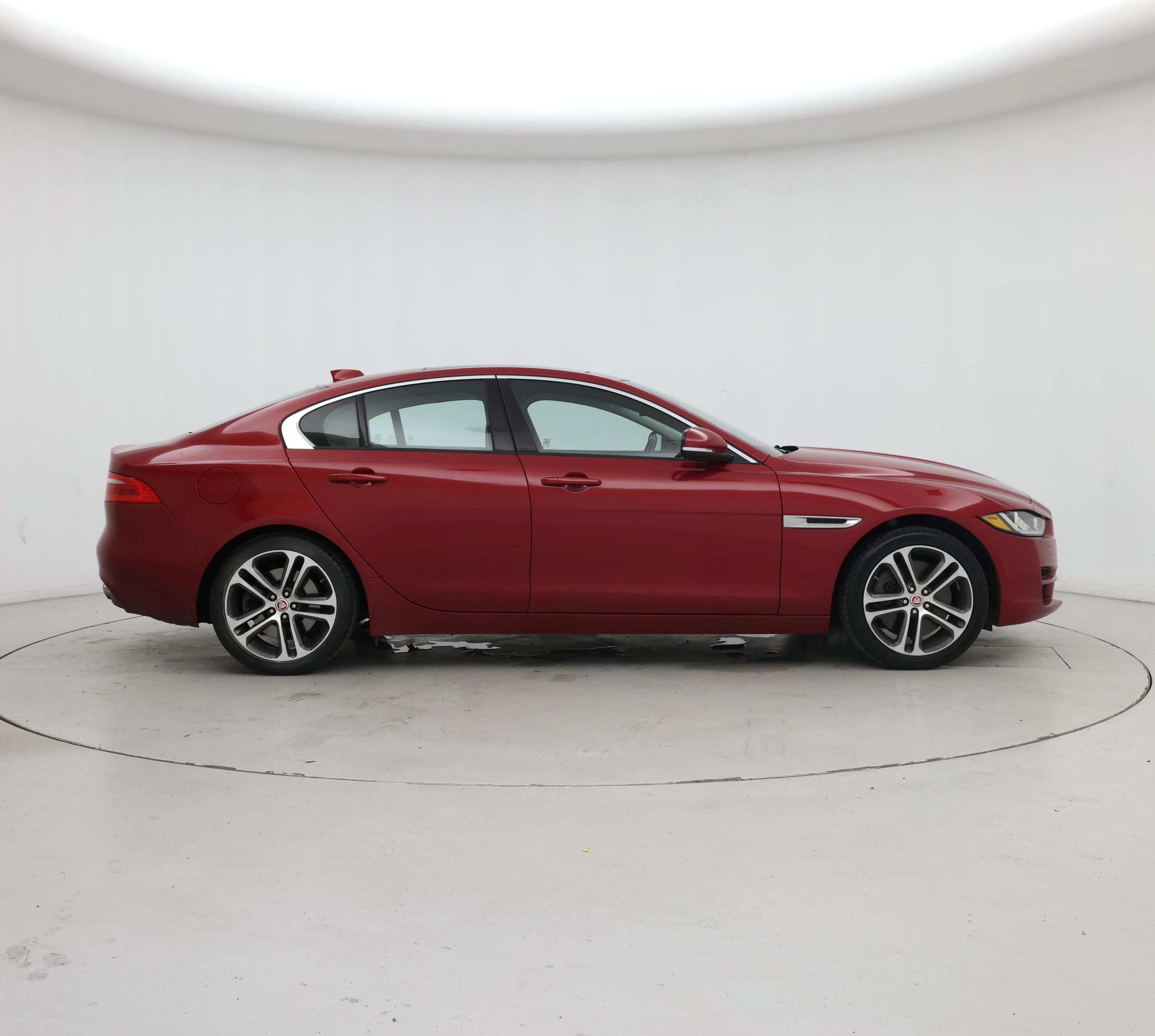 Thumbnail: 2017 Jaguar XE - 7