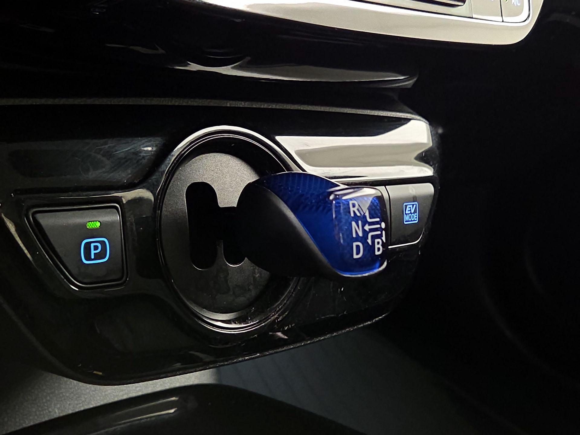 Thumbnail: 2021 Toyota Prius - 17