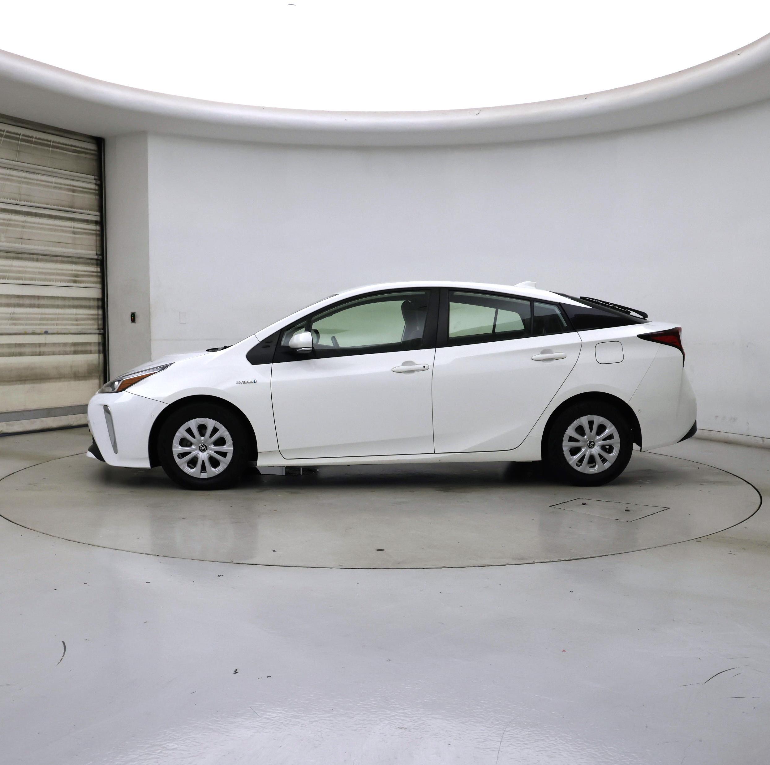 Thumbnail: 2021 Toyota Prius - 3