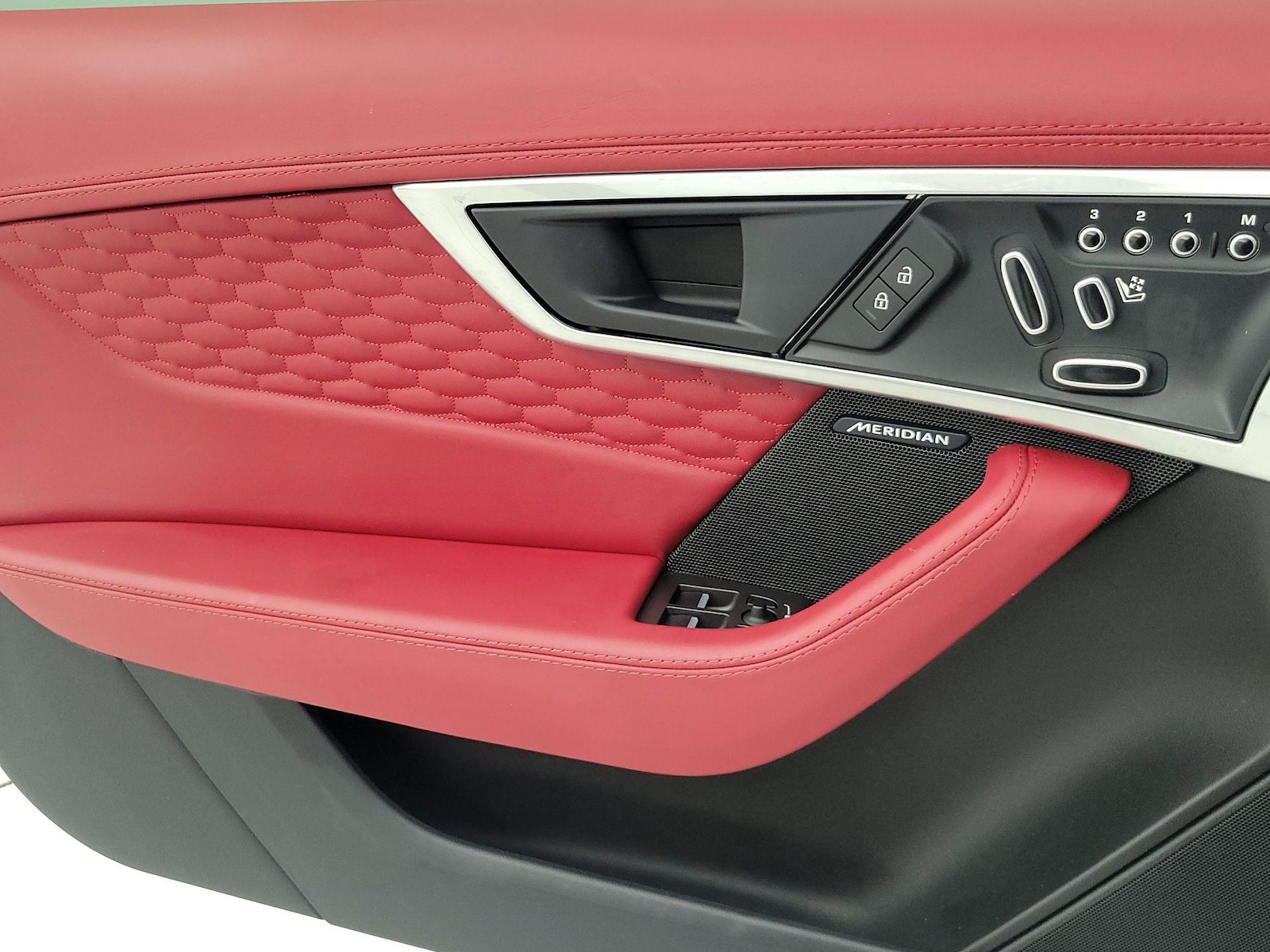 2024 Jaguar F-Type R-Dynamic - Photo 13