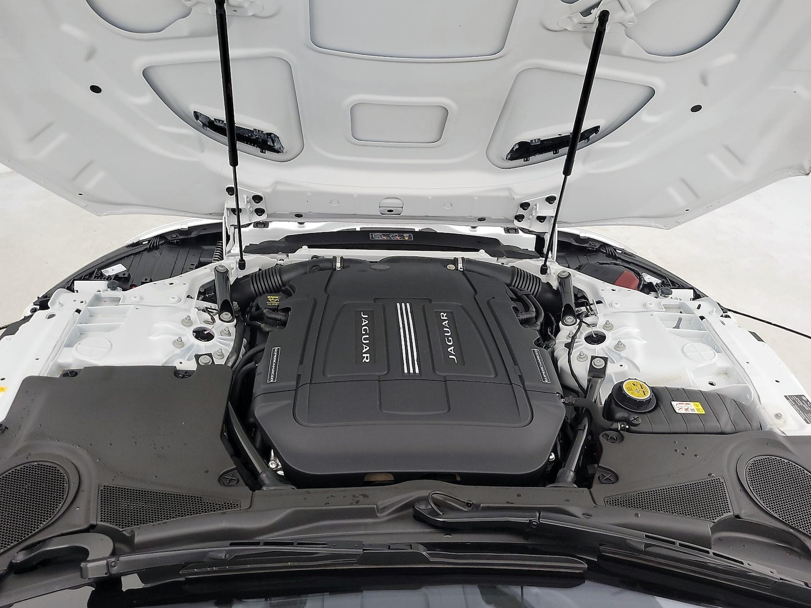 2024 Jaguar F-Type R-Dynamic - Photo 22