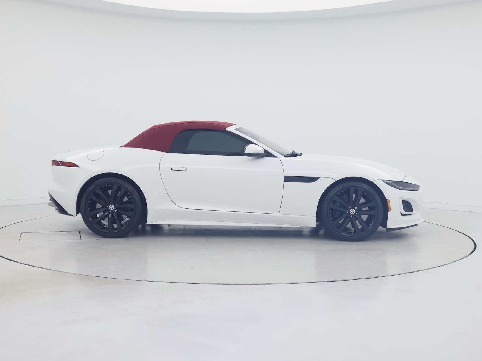 2024 Jaguar F-Type R-Dynamic - Photo 8