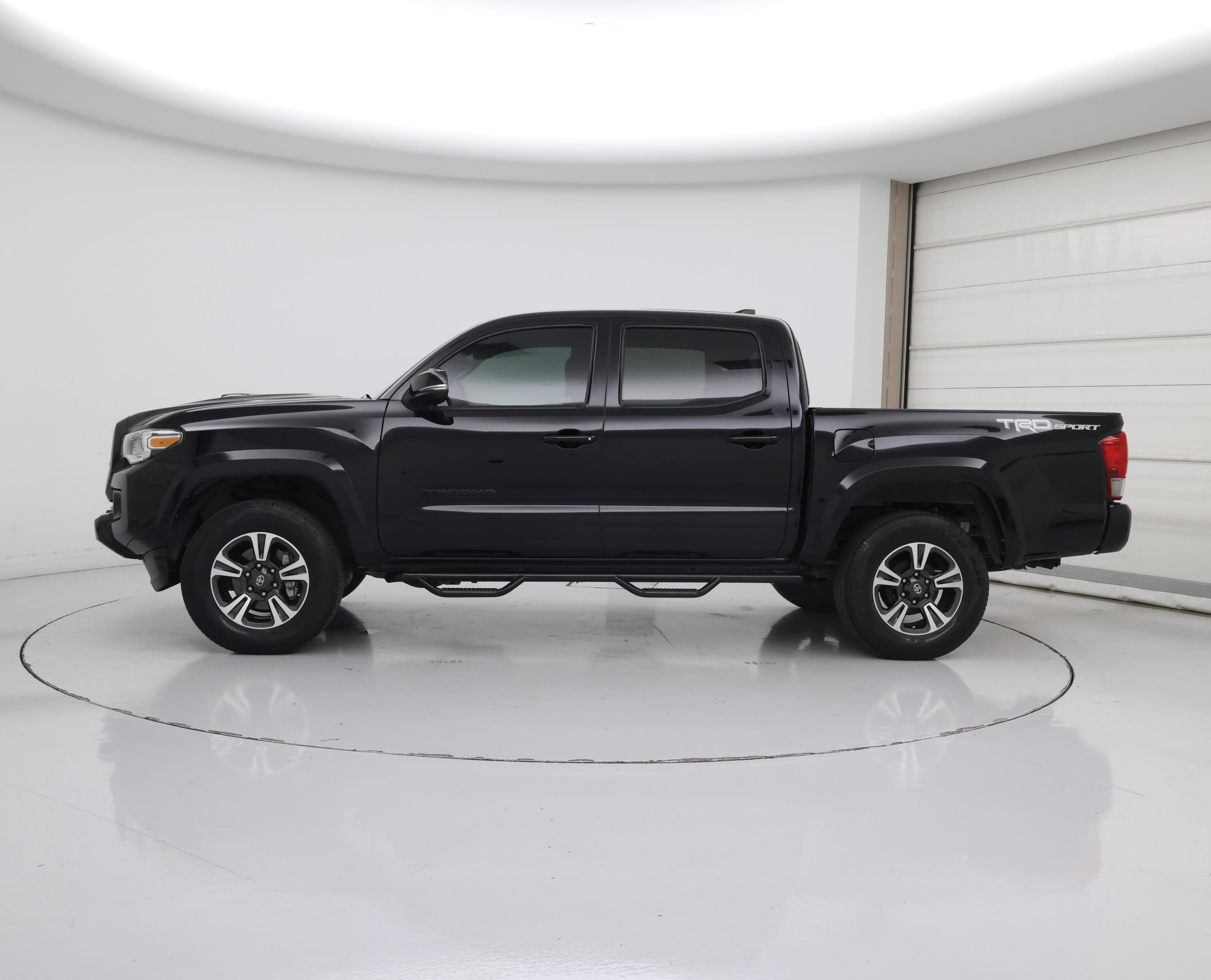 Thumbnail: 2017 Toyota Tacoma - 3
