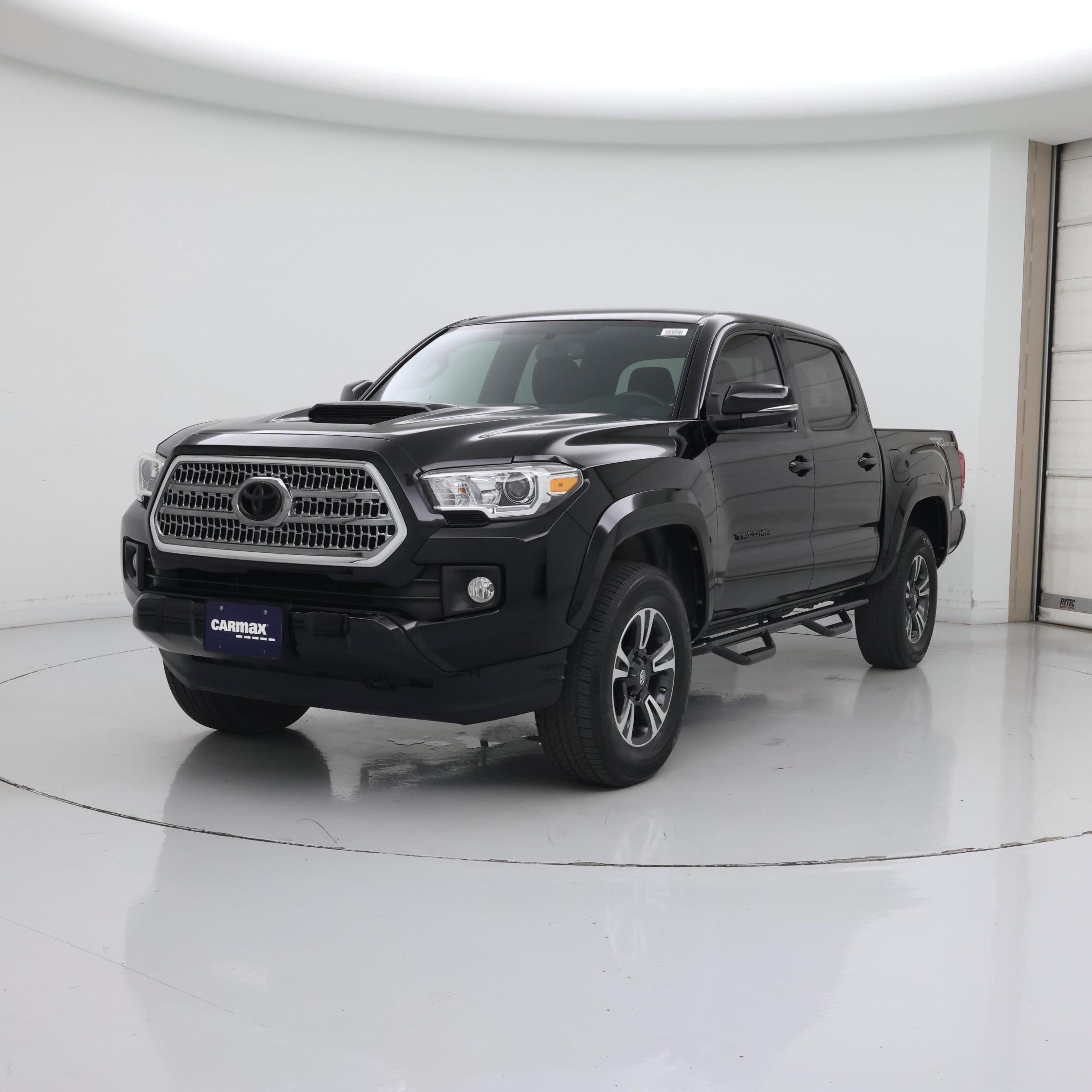 Thumbnail: 2017 Toyota Tacoma - 4