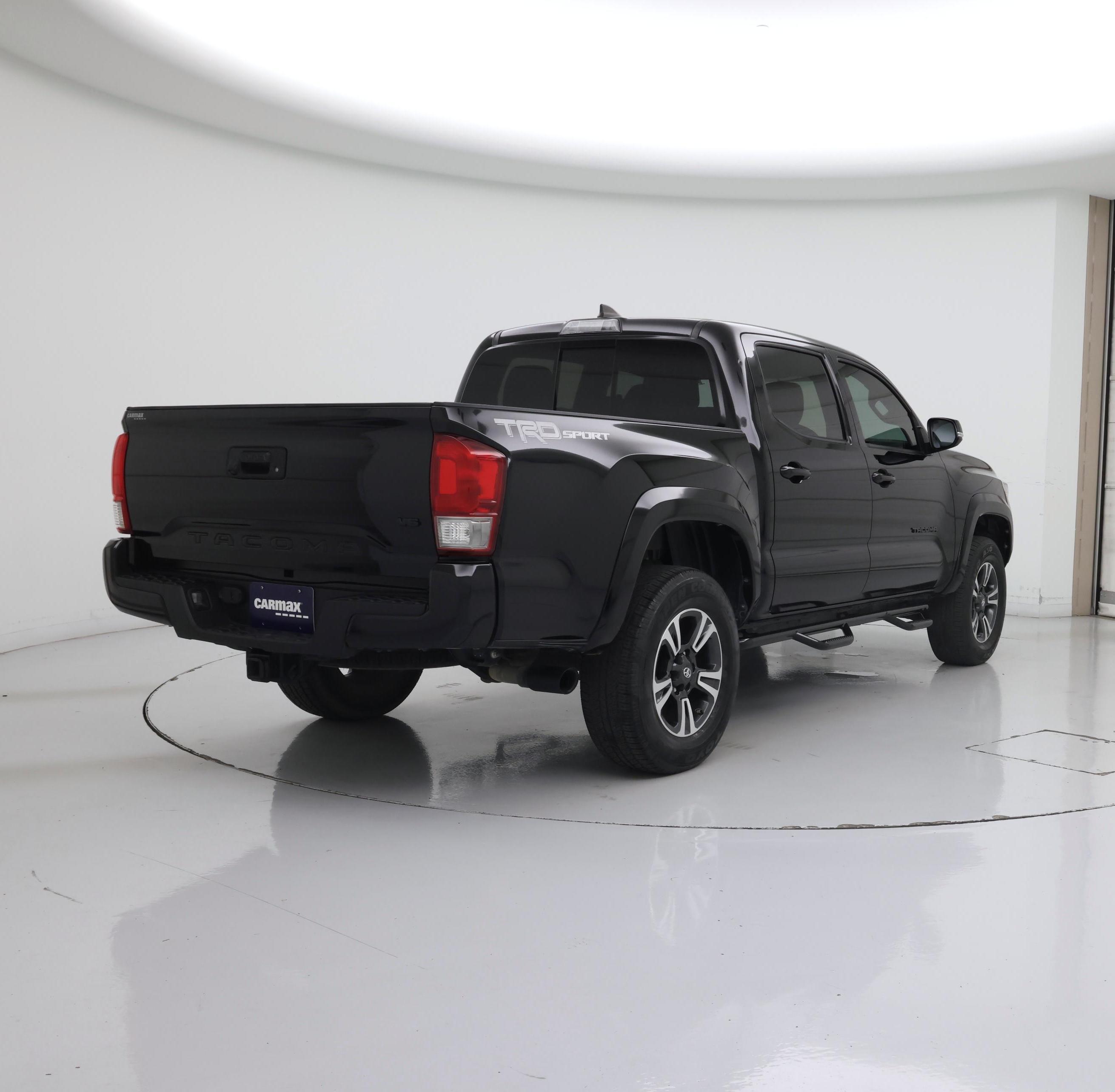 Thumbnail: 2017 Toyota Tacoma - 8