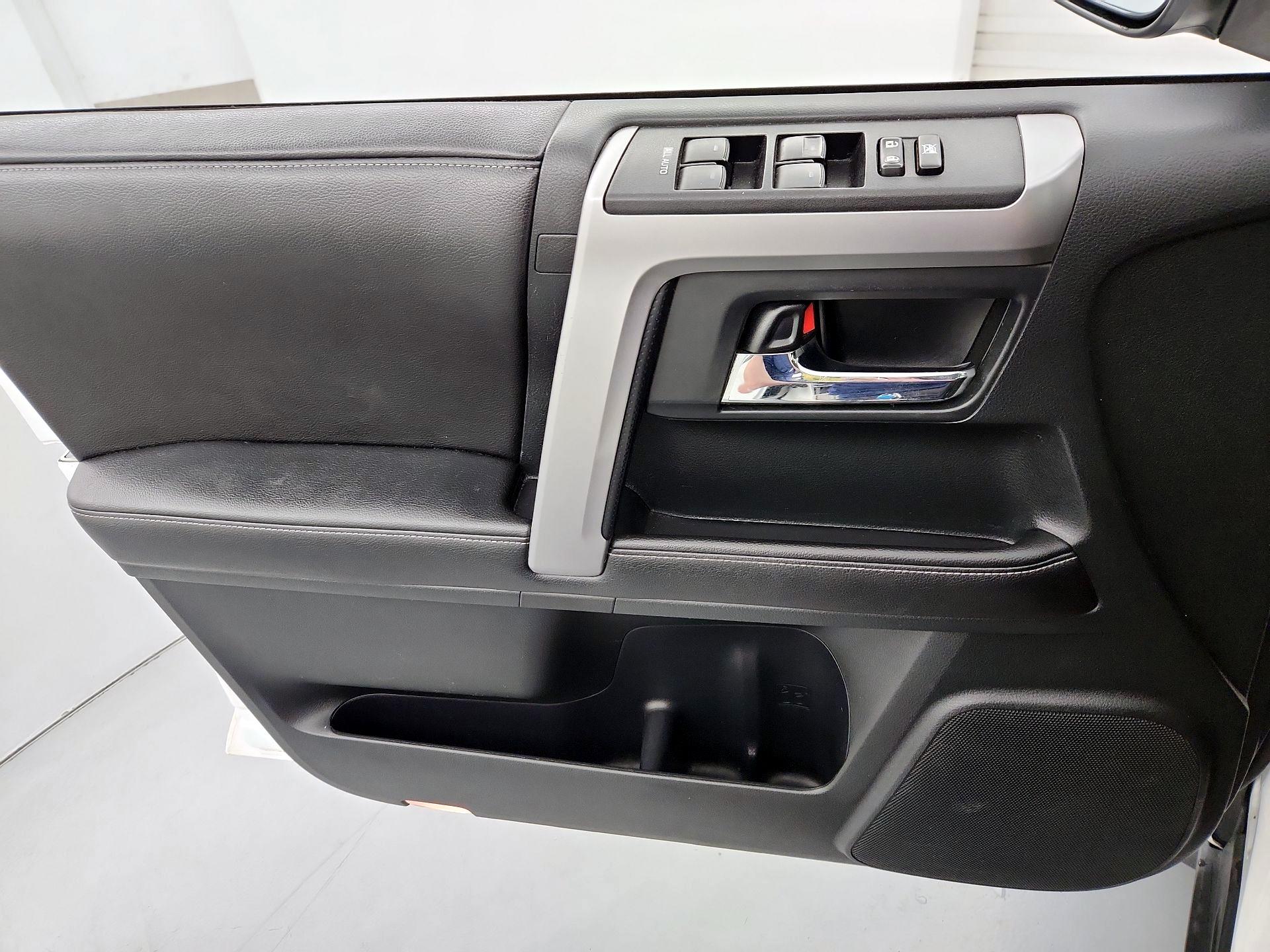 Thumbnail: 2015 Toyota 4Runner - 12