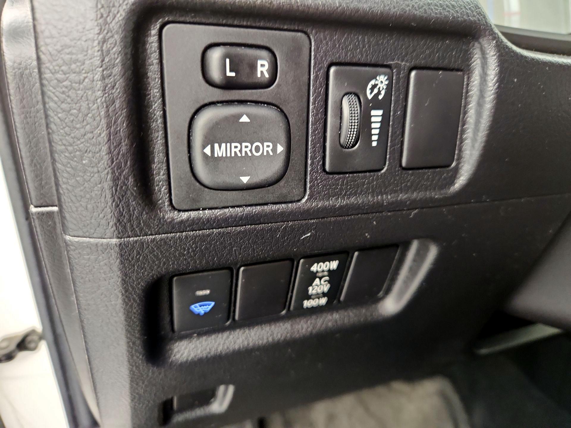 Thumbnail: 2015 Toyota 4Runner - 13