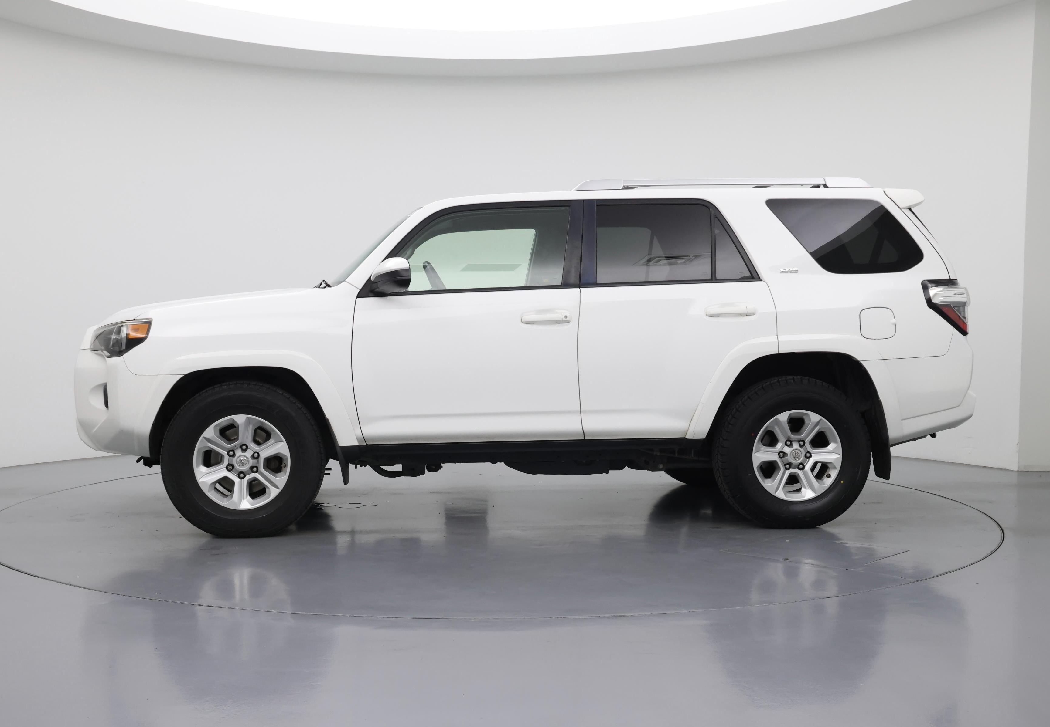 Thumbnail: 2015 Toyota 4Runner - 3