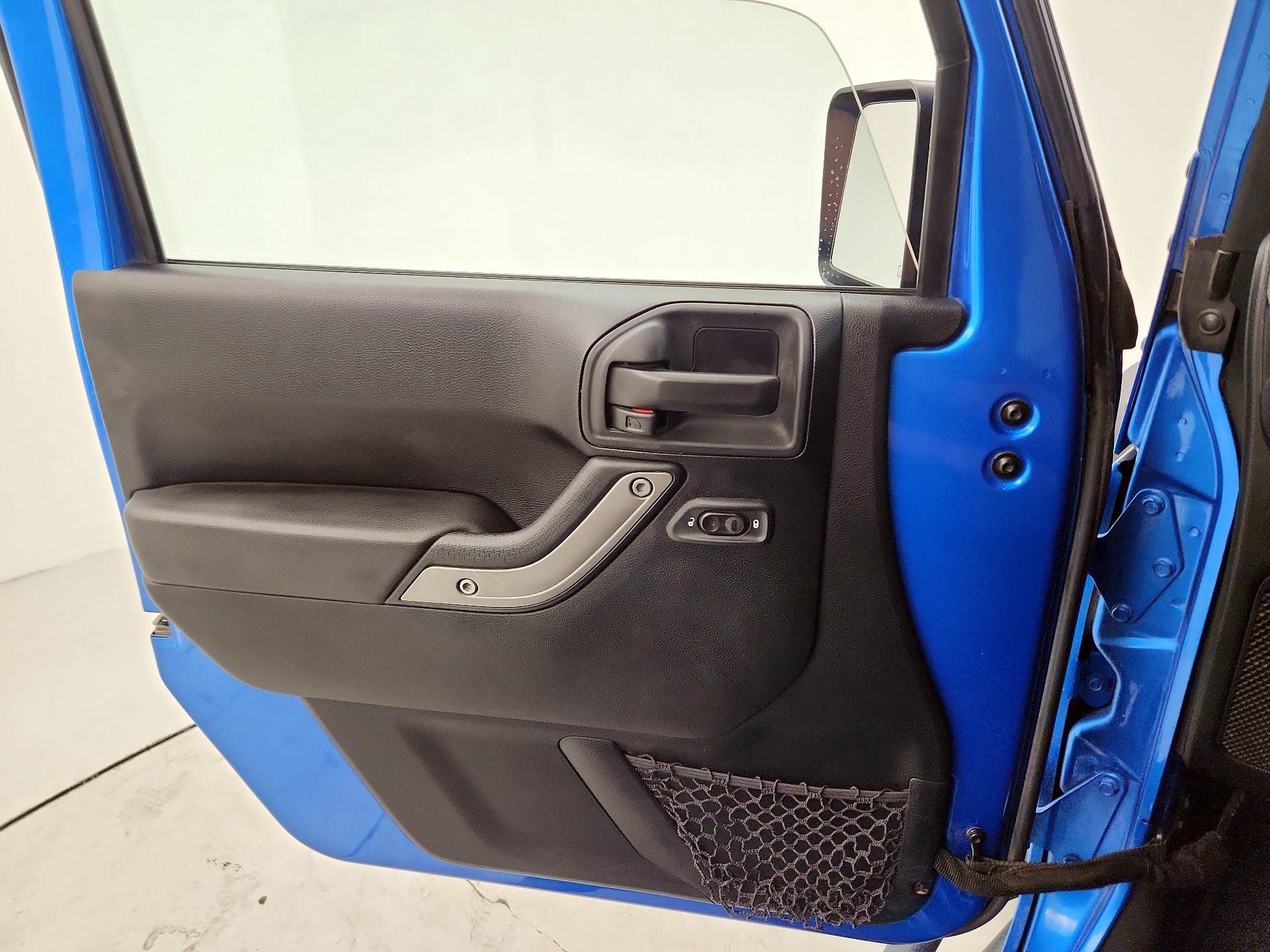 Thumbnail: 2015 Jeep Wrangler - 12