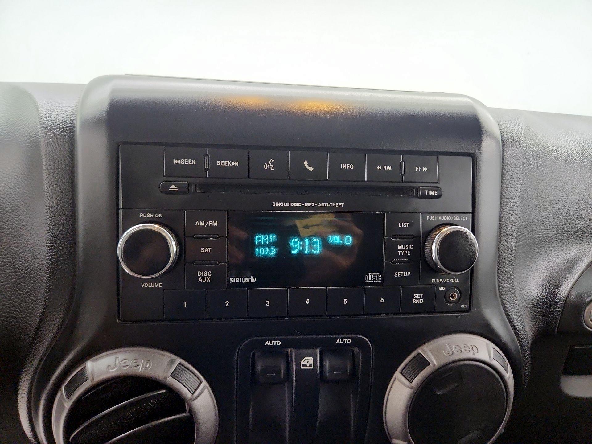 Thumbnail: 2015 Jeep Wrangler - 13