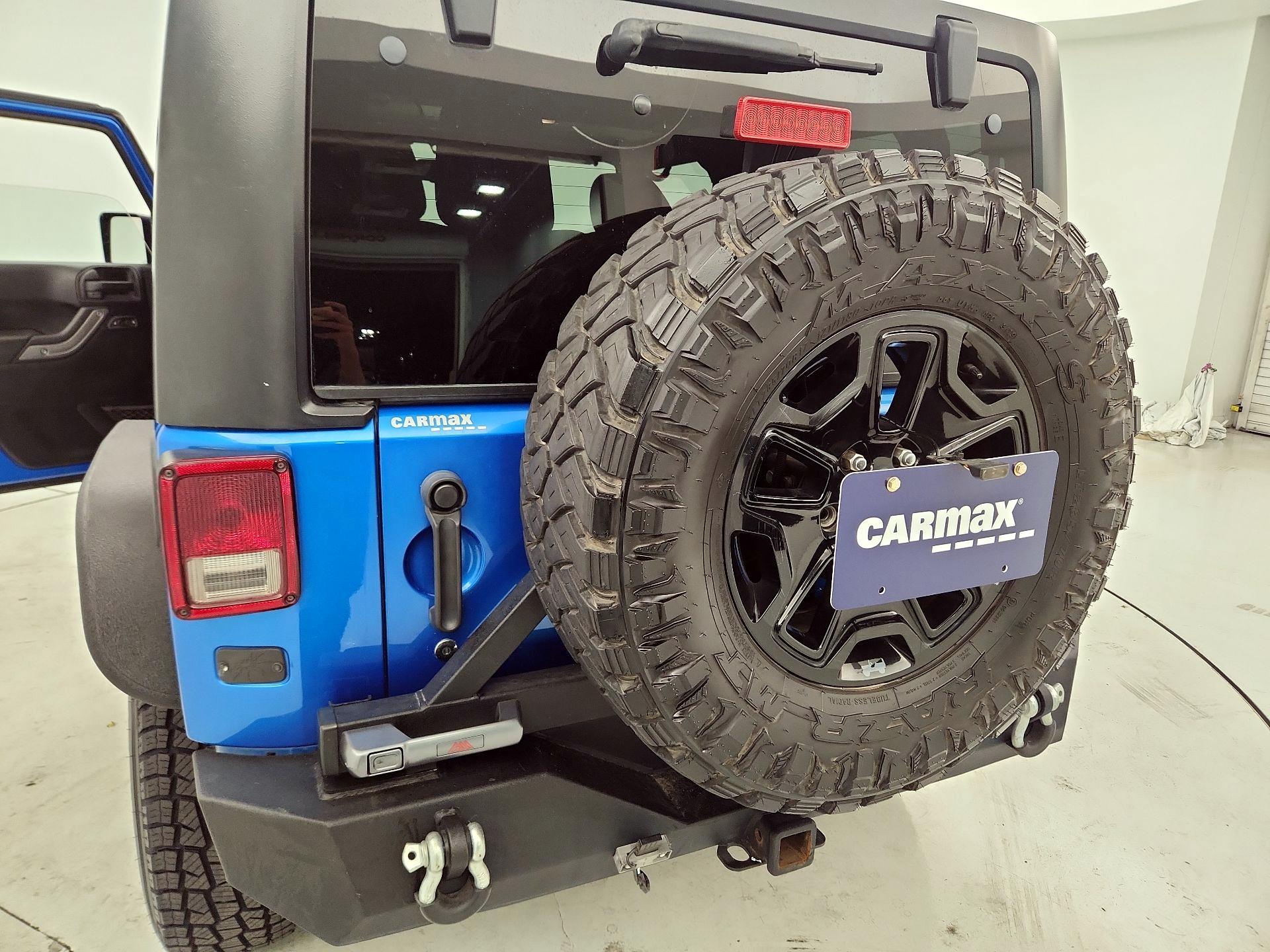 Thumbnail: 2015 Jeep Wrangler - 17