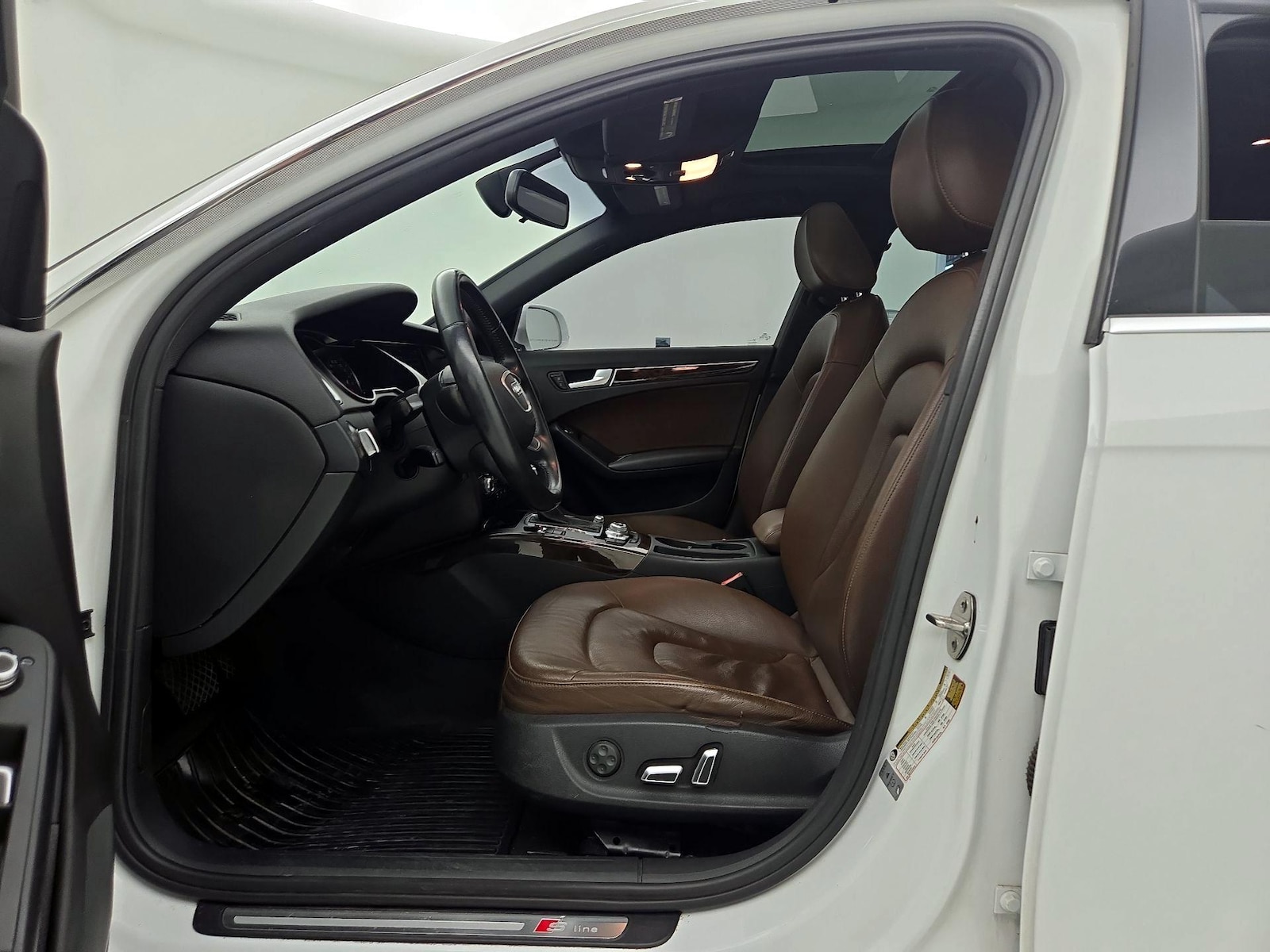Power Seat(s) & Leather Seats