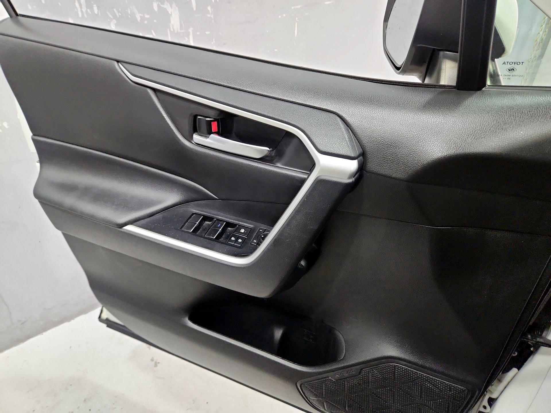 Thumbnail: 2021 Toyota RAV4 - 12