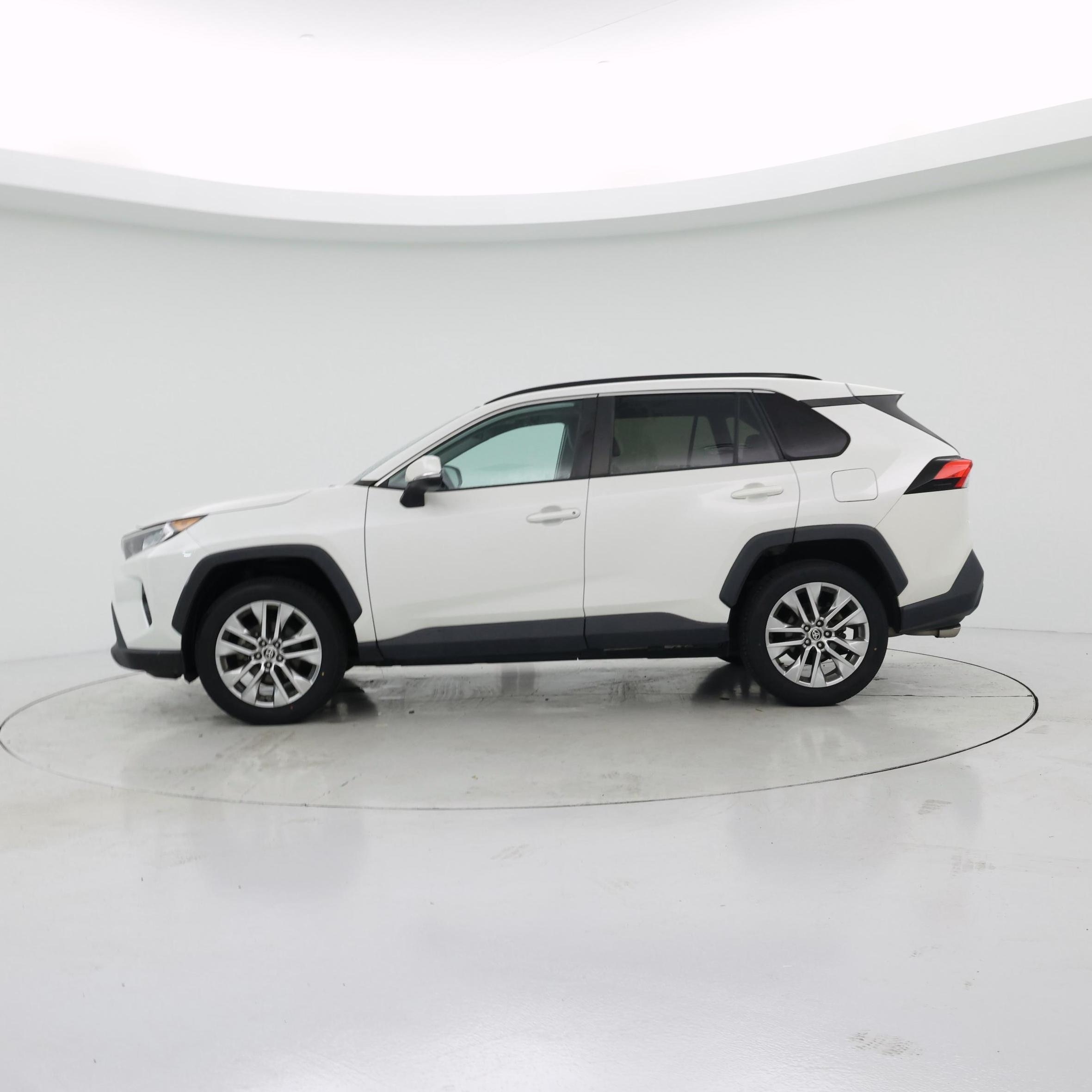 Thumbnail: 2021 Toyota RAV4 - 3