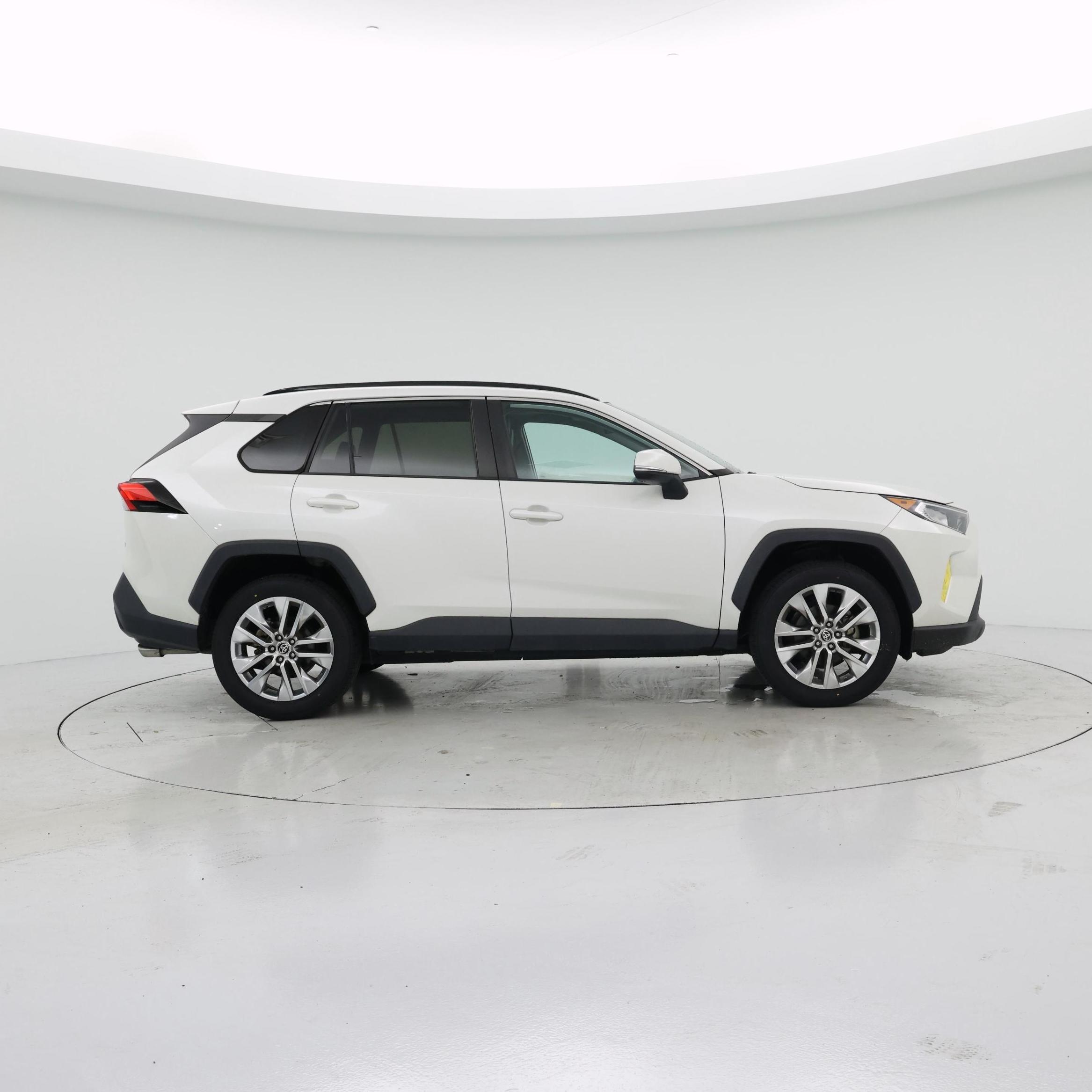 Thumbnail: 2021 Toyota RAV4 - 7