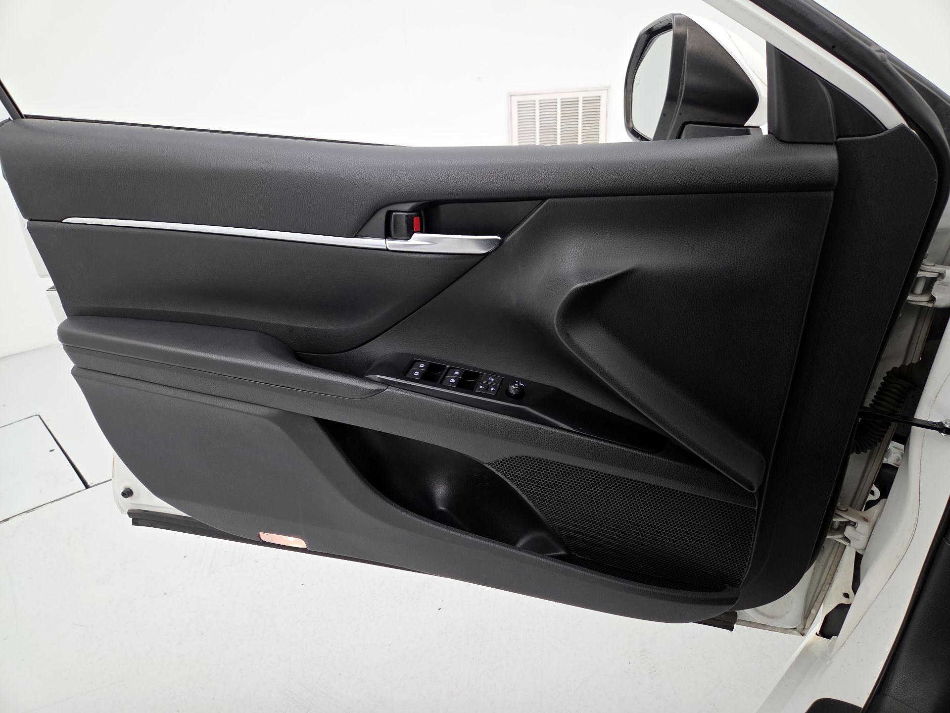 Thumbnail: 2019 Toyota Camry - 12