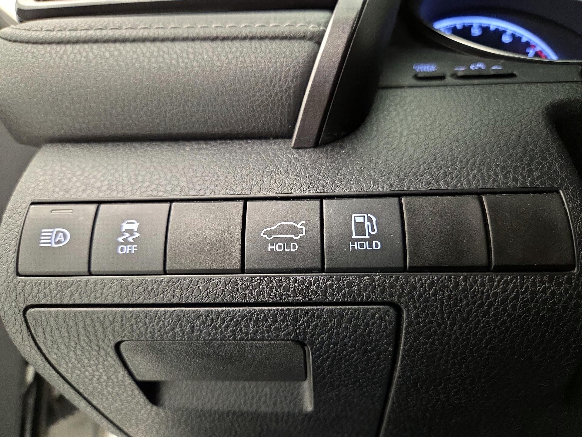 Thumbnail: 2019 Toyota Camry - 13