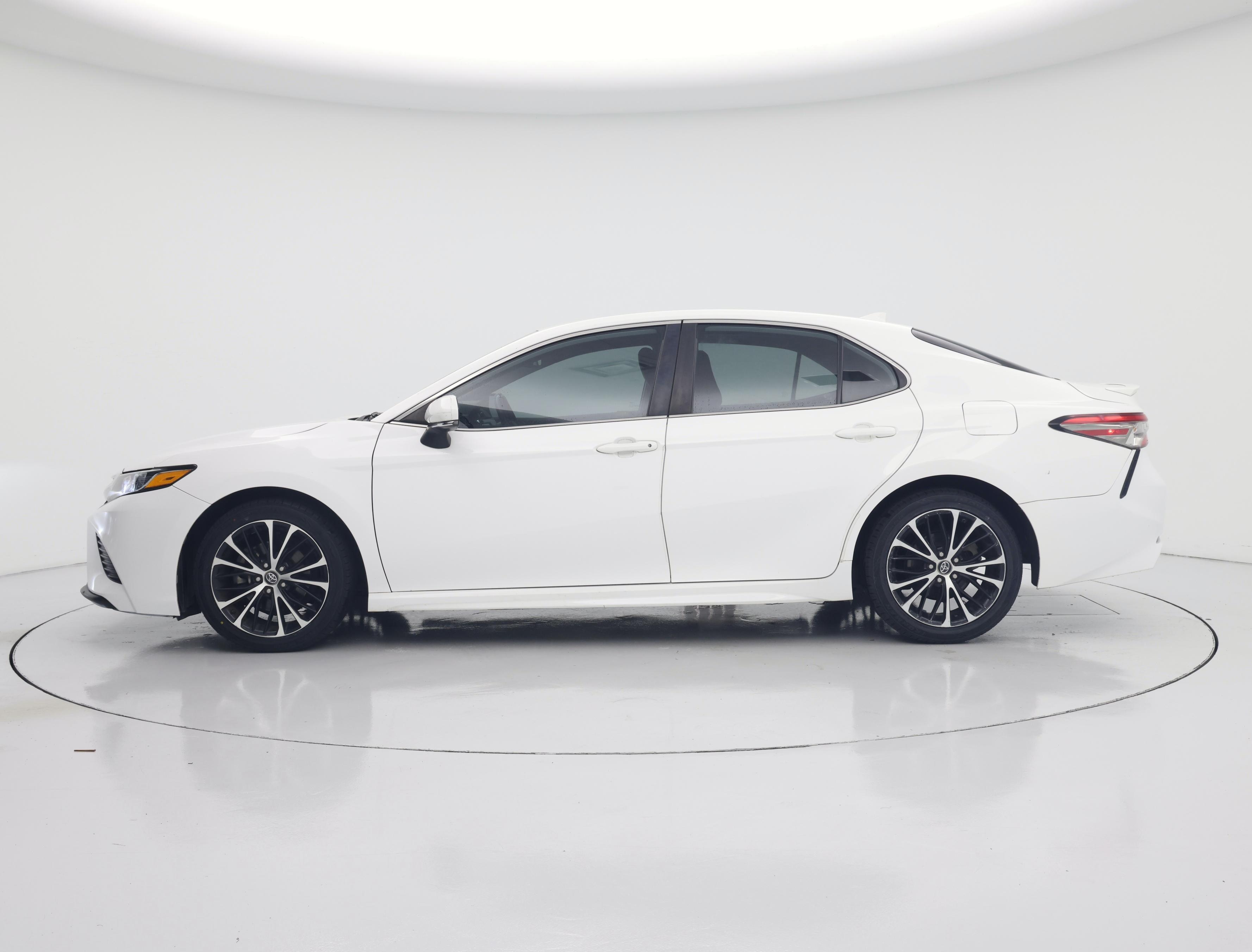 Thumbnail: 2019 Toyota Camry - 3