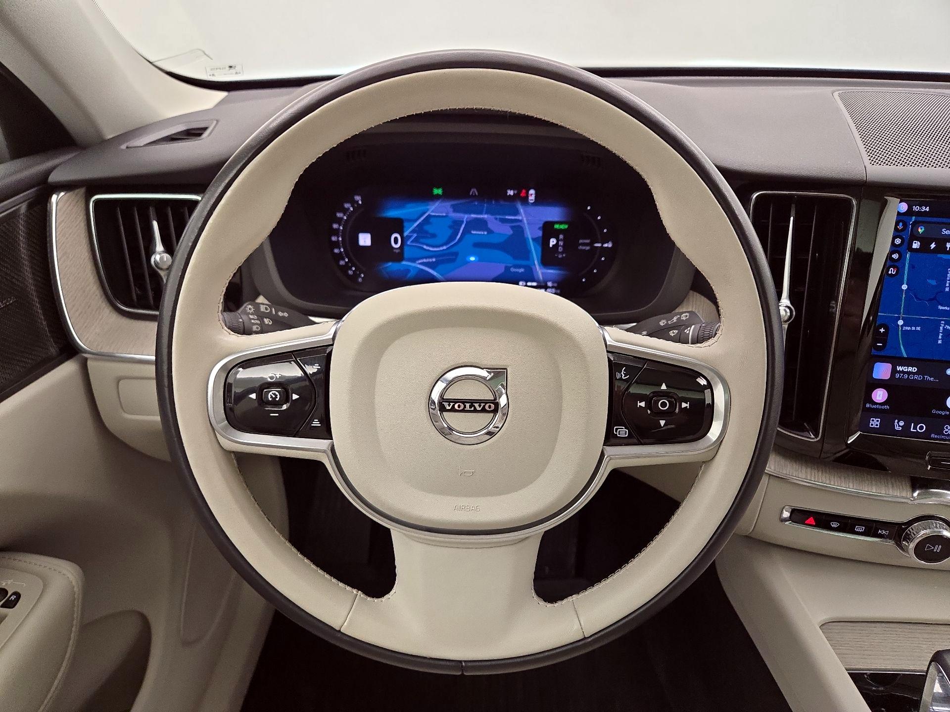 Thumbnail: 2023 Volvo XC60 - 10