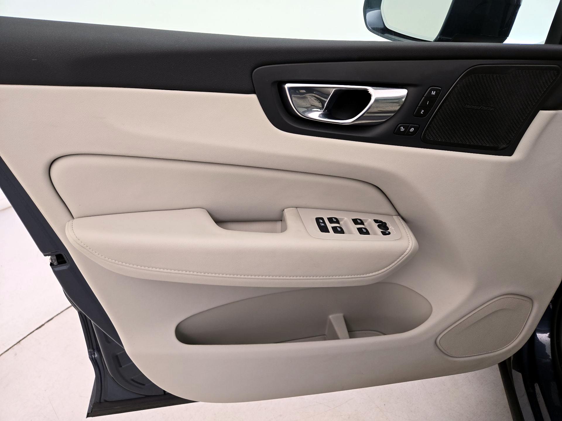 Thumbnail: 2023 Volvo XC60 - 12