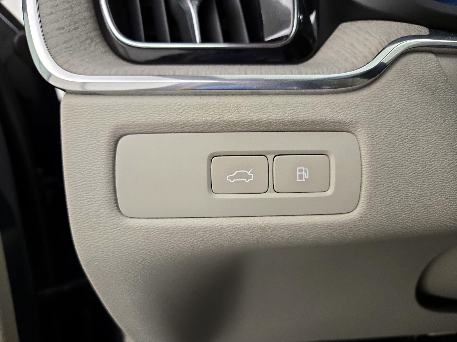 2023 Volvo XC60 Plus - Photo 14