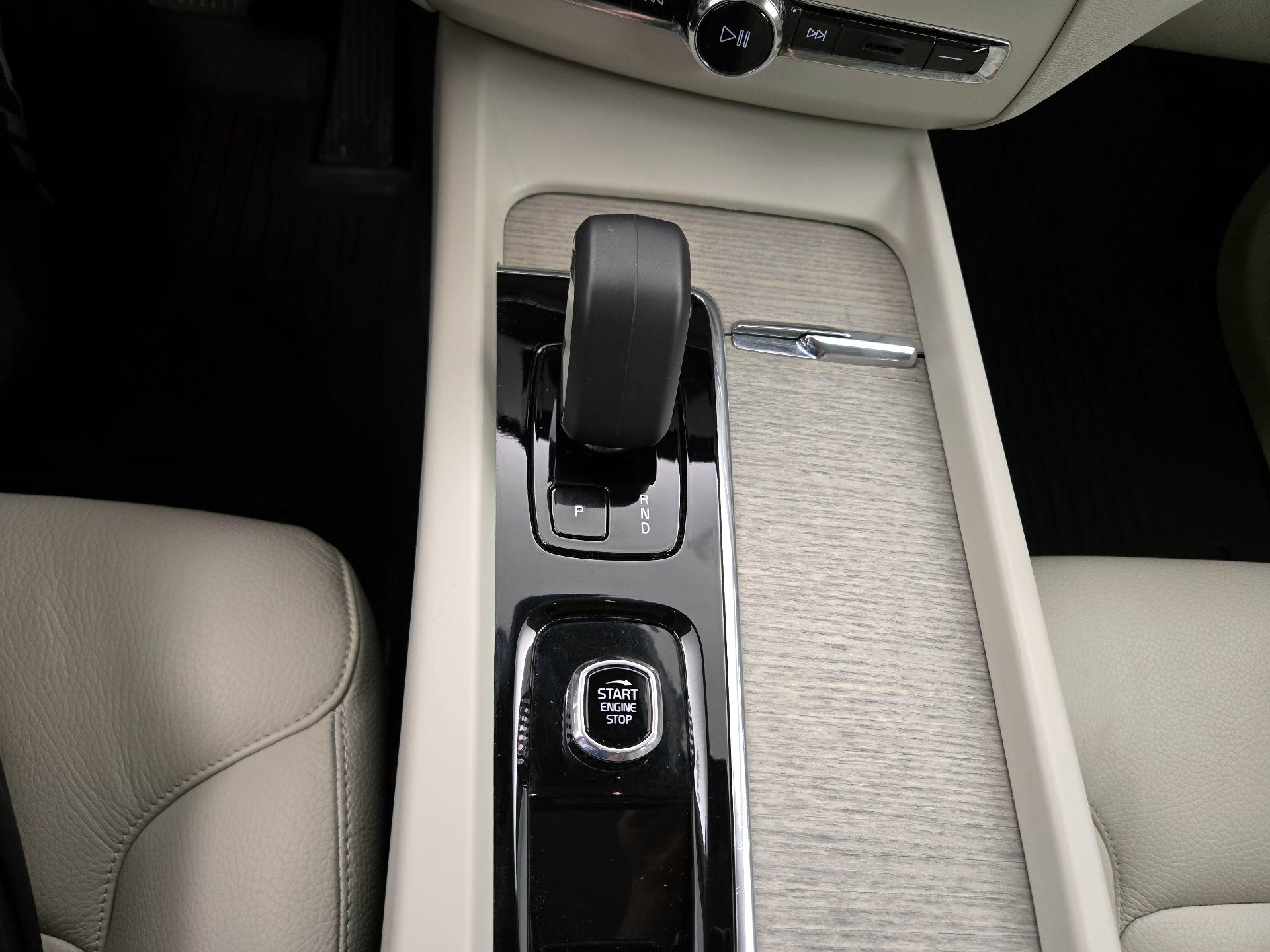 Thumbnail: 2023 Volvo XC60 - 18