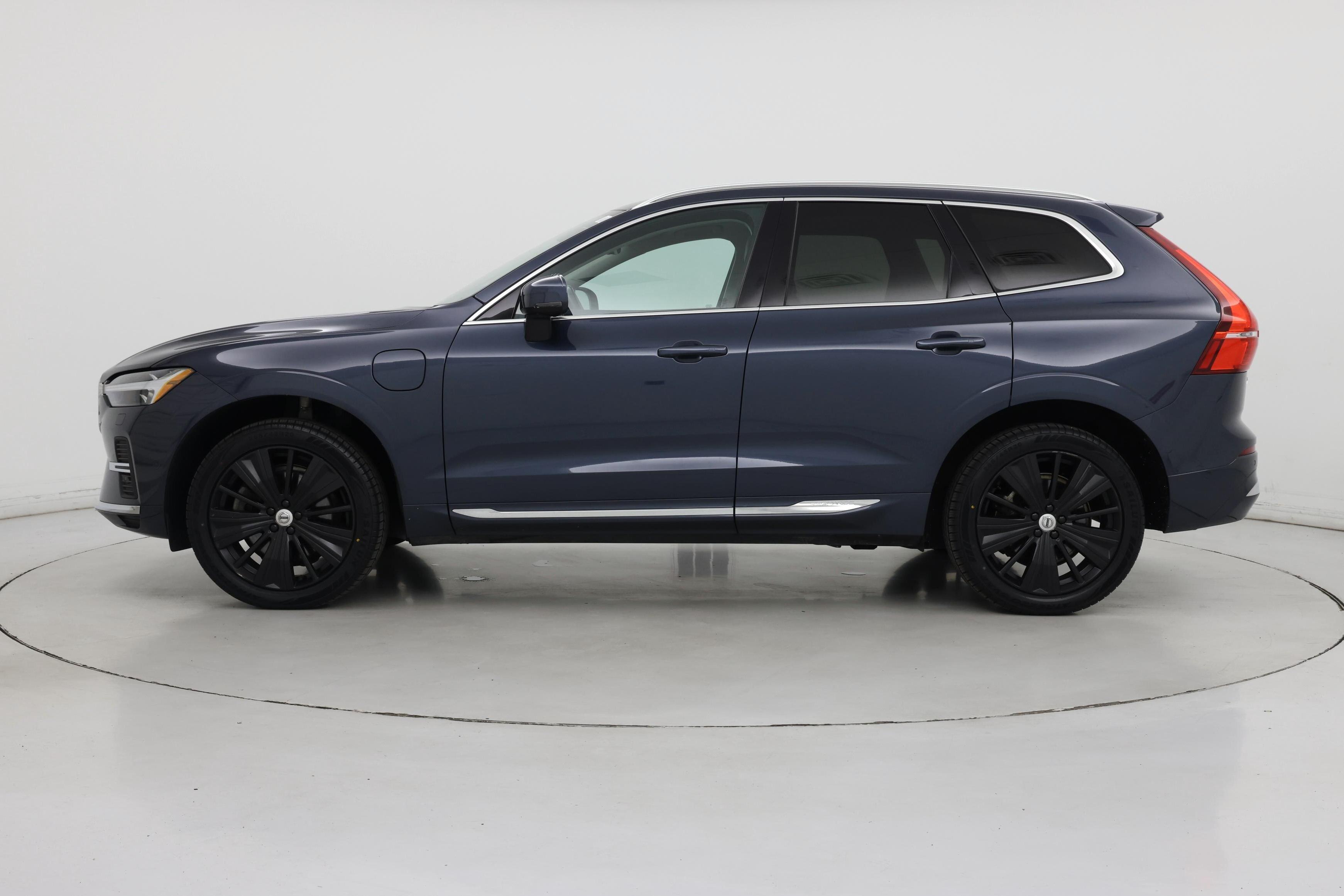 Thumbnail: 2023 Volvo XC60 - 3