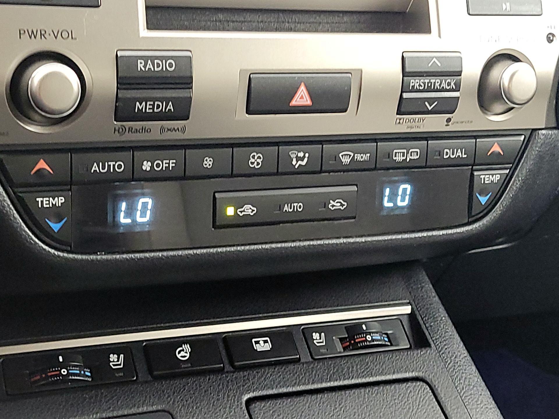 Thumbnail: 2014 Lexus ES - 17