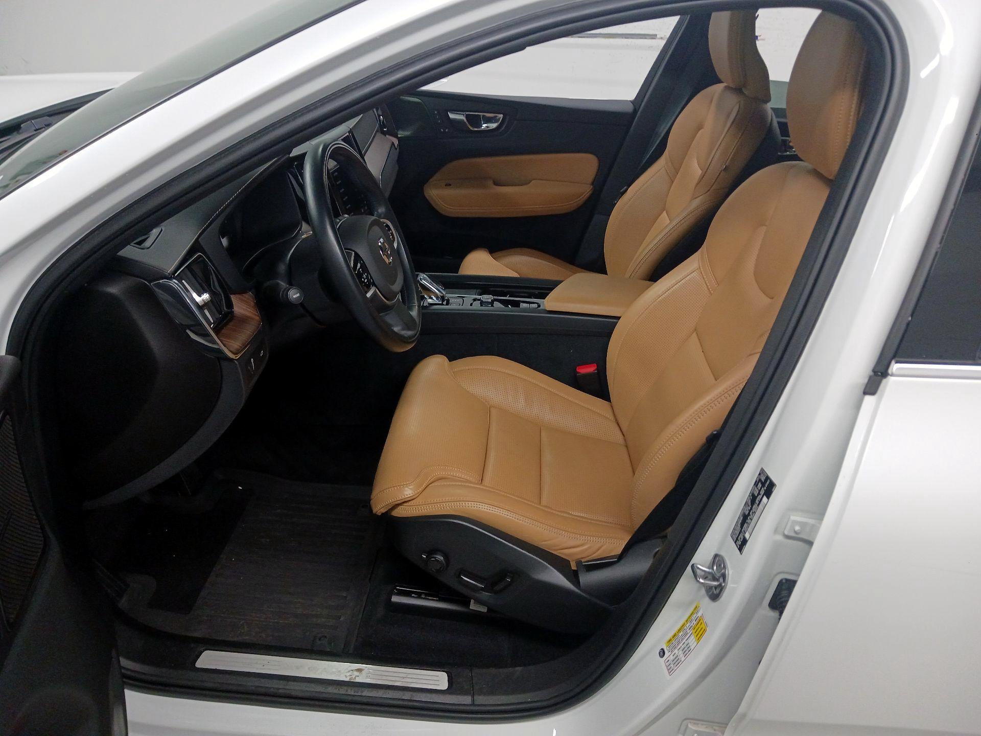 Thumbnail: 2022 Volvo XC60 - 11
