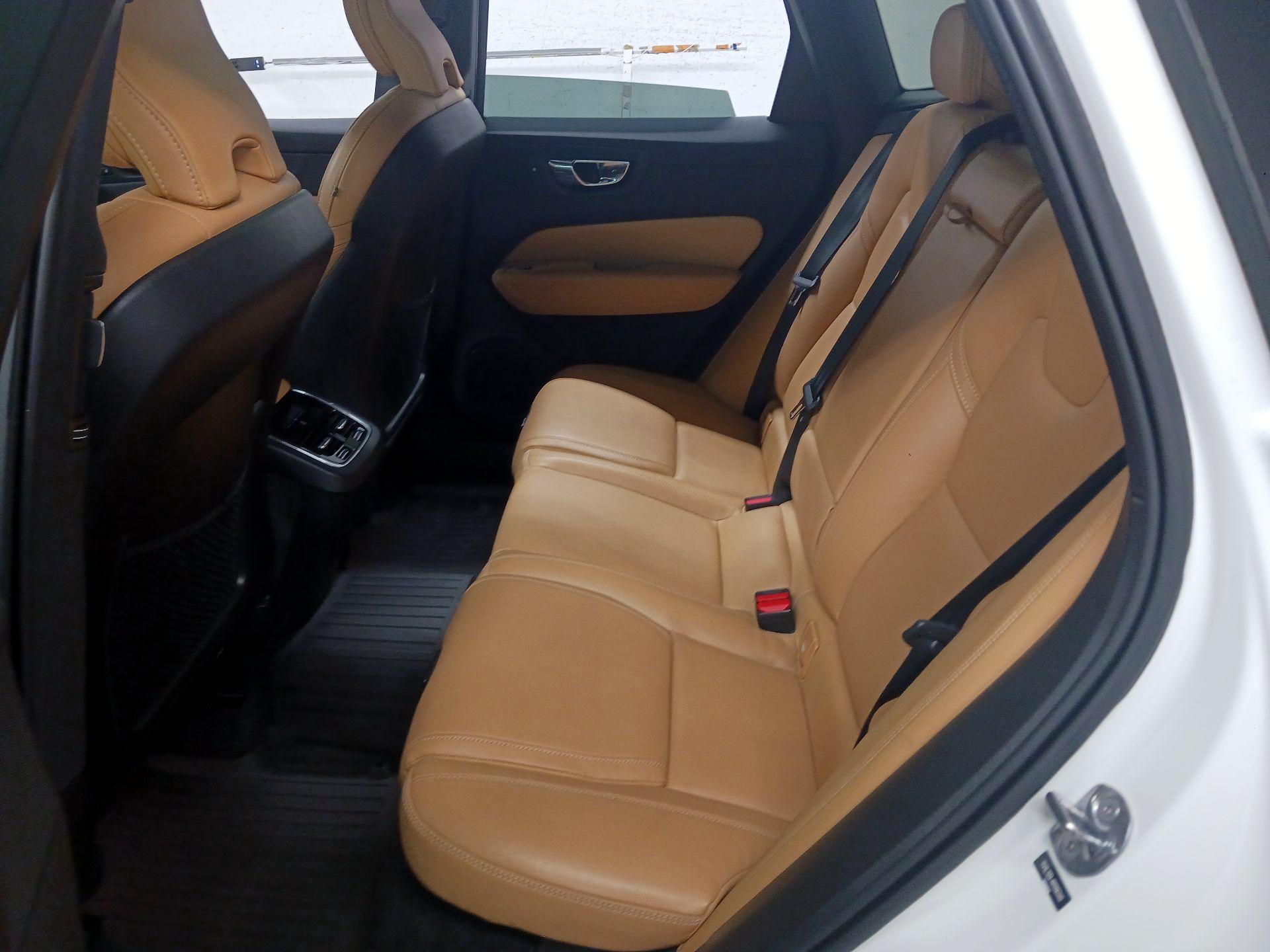 Thumbnail: 2022 Volvo XC60 - 20