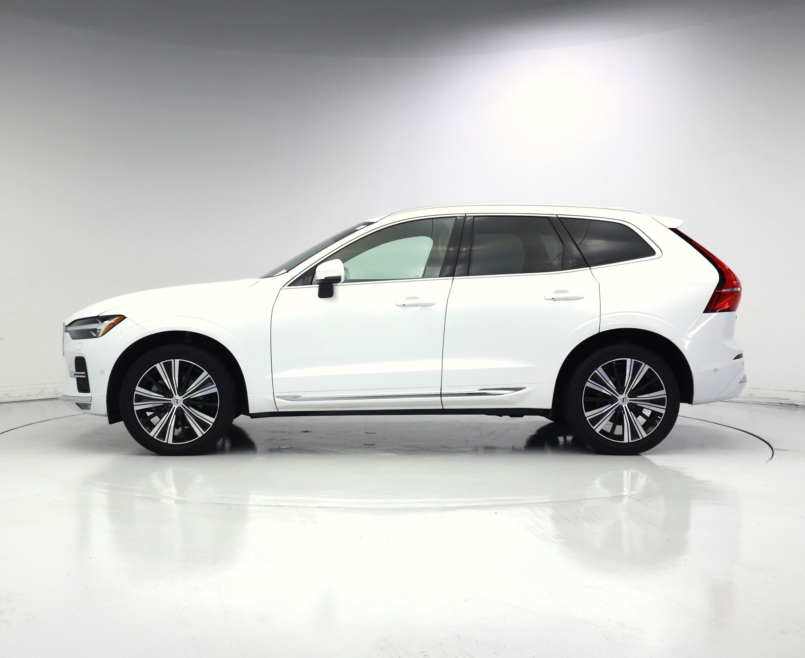 Thumbnail: 2022 Volvo XC60 - 3