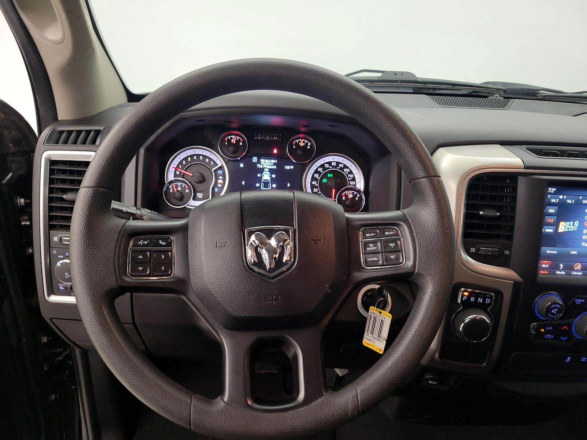 Thumbnail: 2019 RAM 1500 Classic - 10