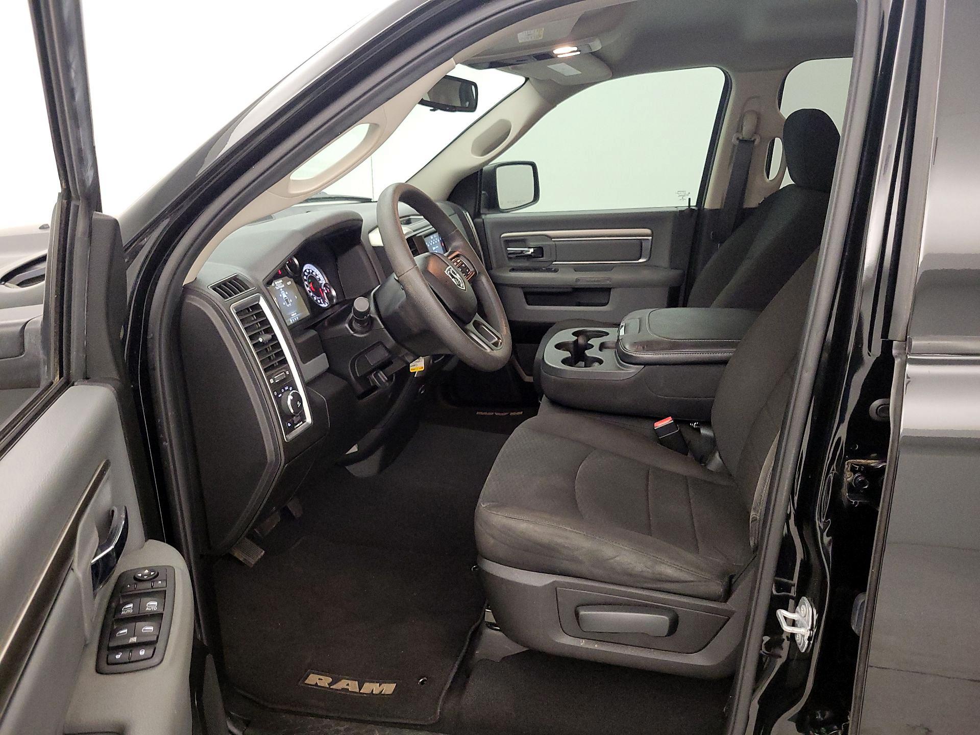 Thumbnail: 2019 RAM 1500 Classic - 11
