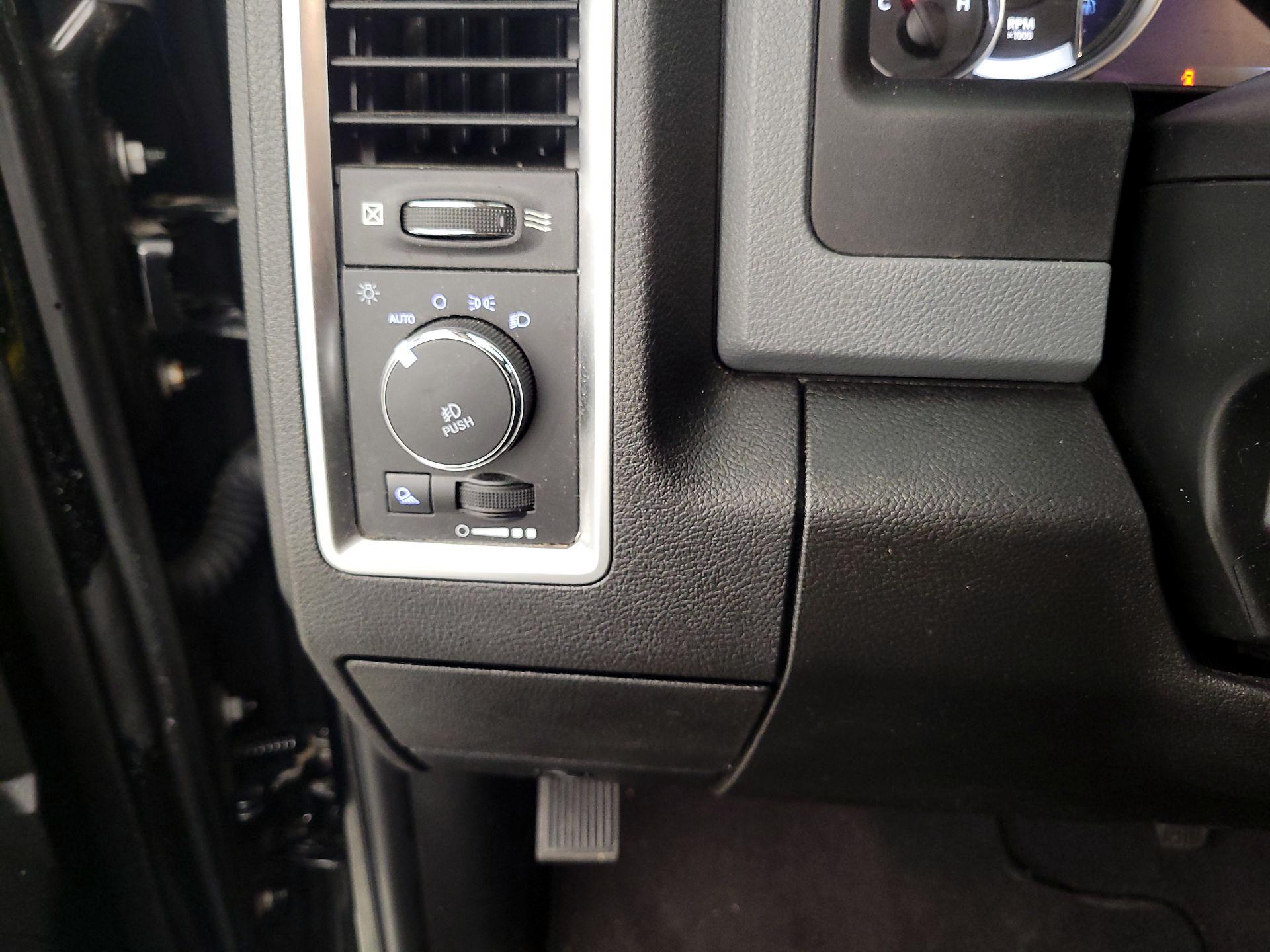 Thumbnail: 2019 RAM 1500 Classic - 13