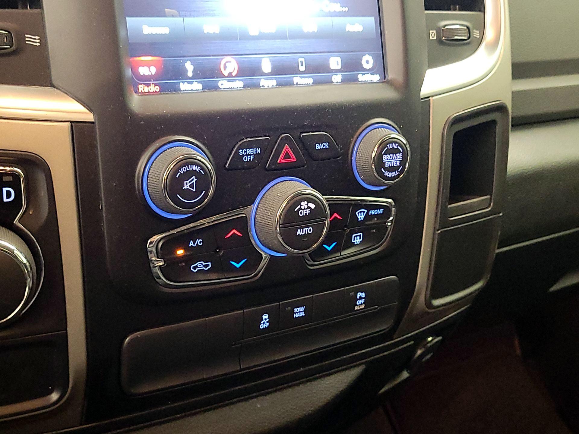 Thumbnail: 2019 RAM 1500 Classic - 16