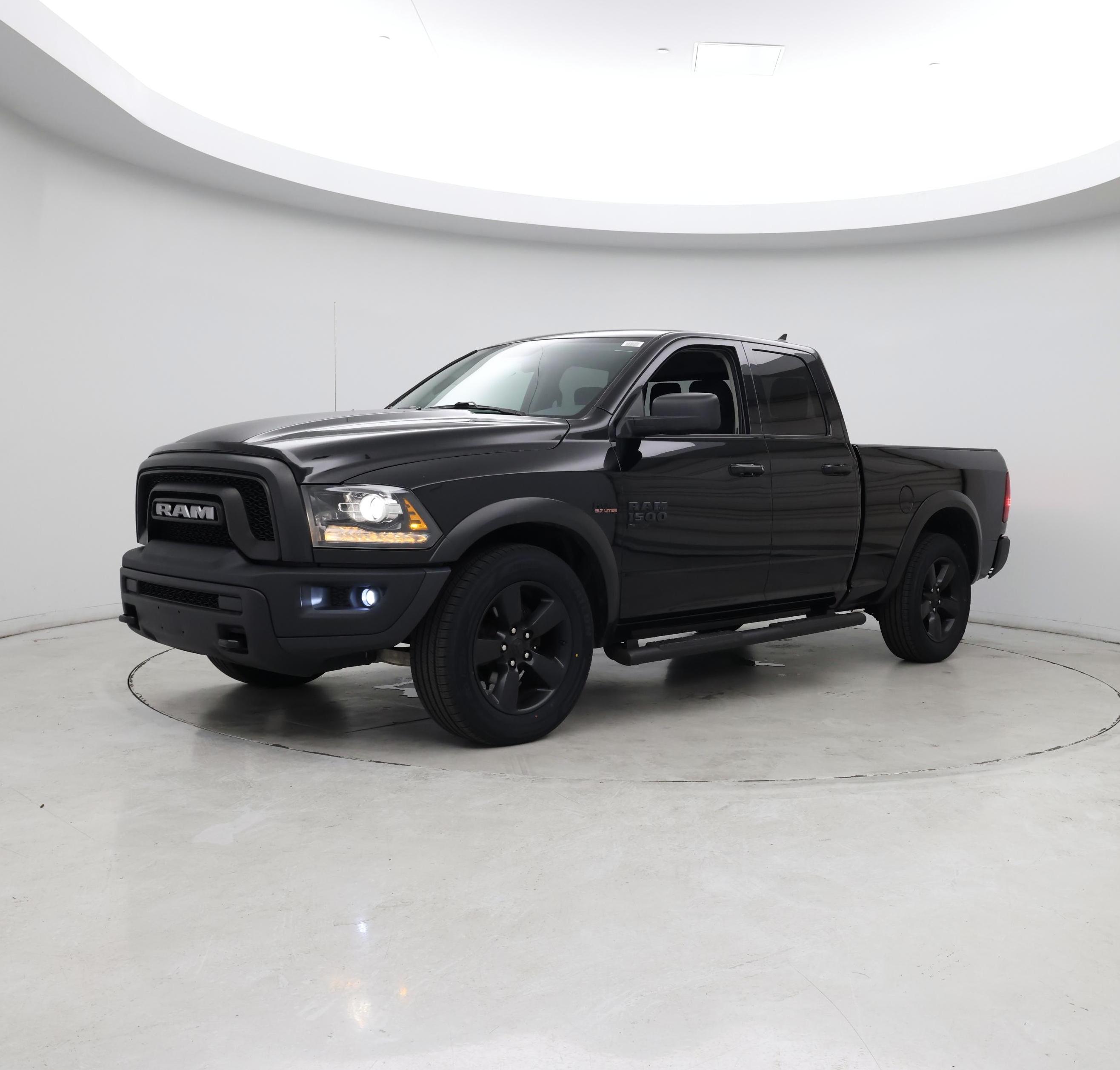 Thumbnail: 2019 RAM 1500 Classic - 3