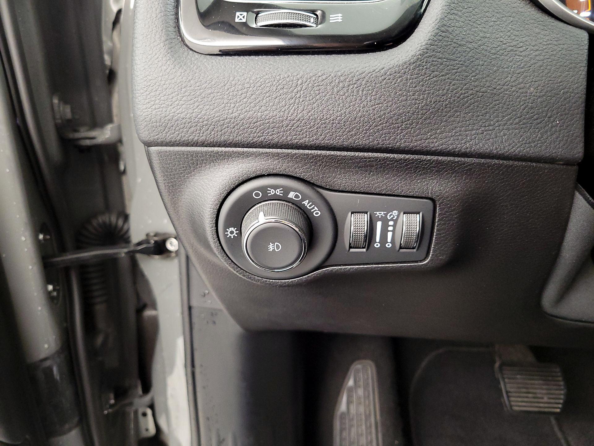 Thumbnail: 2020 Jeep Compass - 13